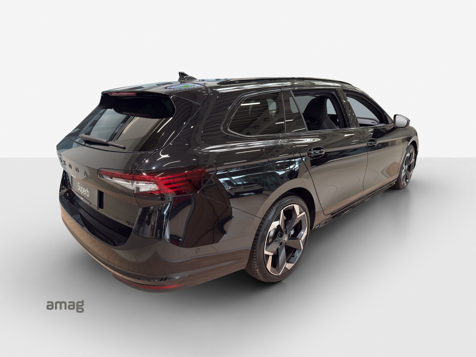 SKODA Superb Combi 2.0 TSI Sportline 4x4 DSG-image-4