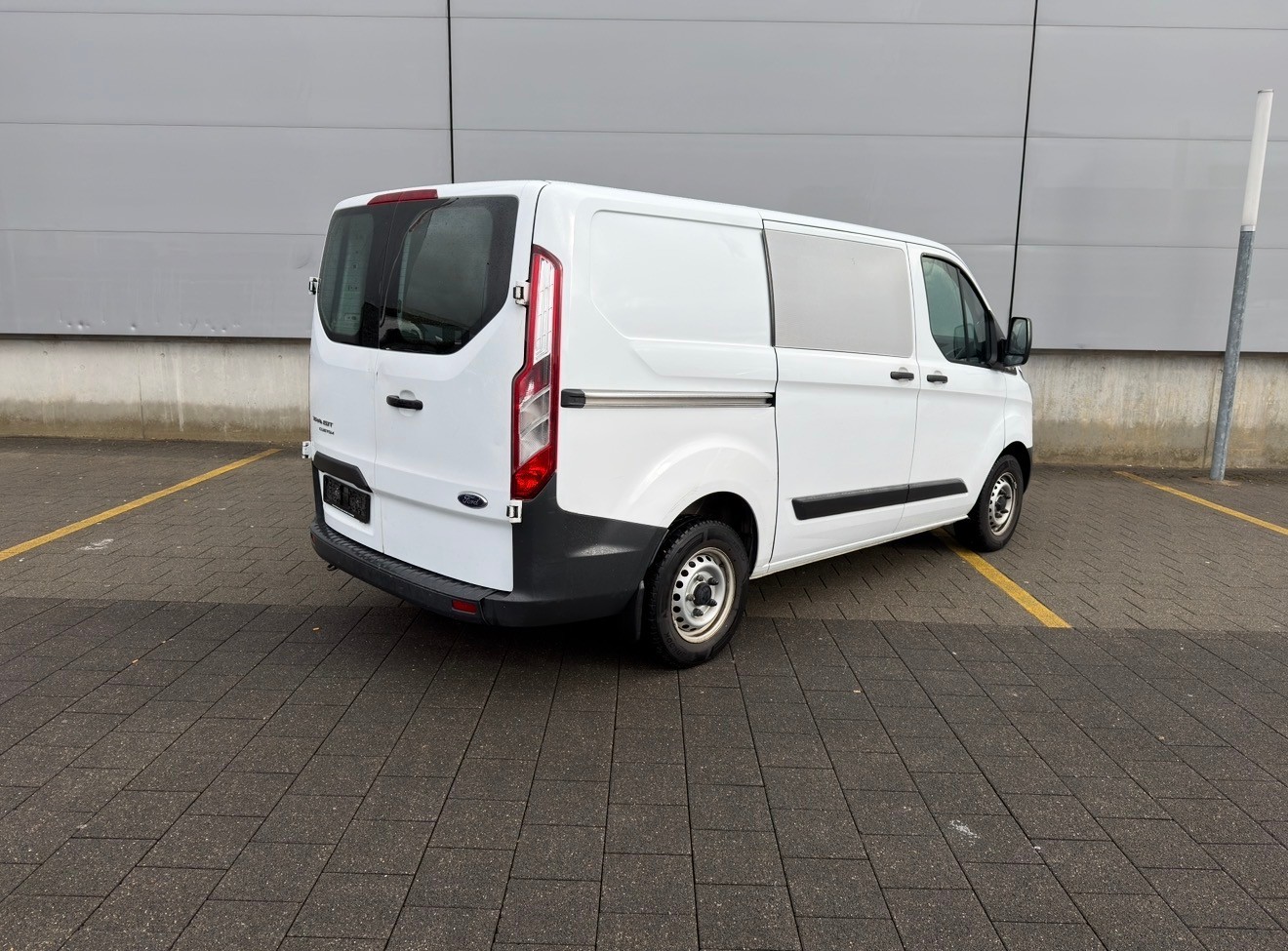 FORD Transit Custom Van 250 L1H1 Startup-image-5