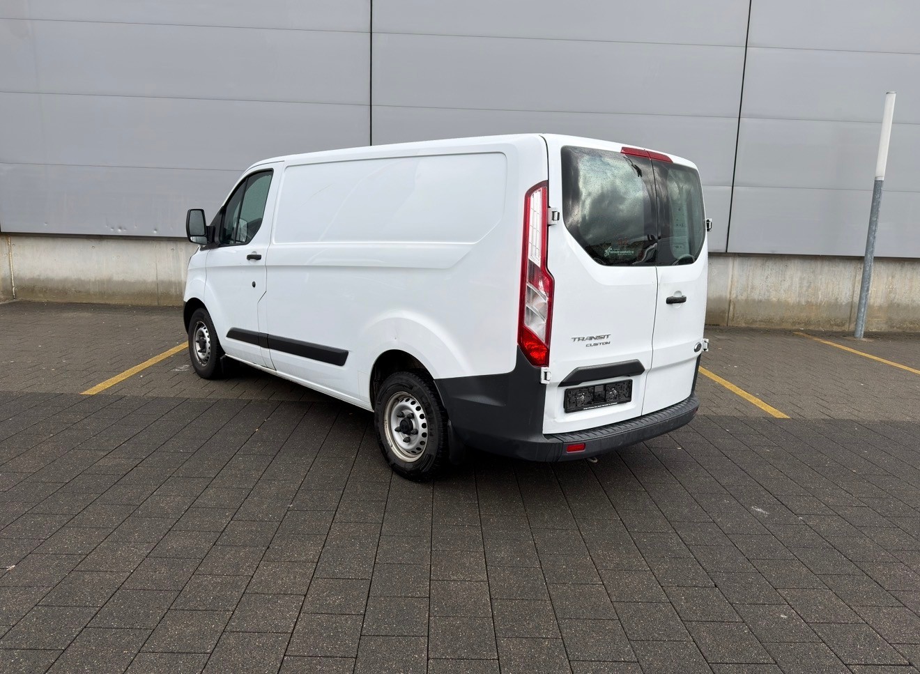 FORD Transit Custom Van 250 L1H1 Startup-image-6