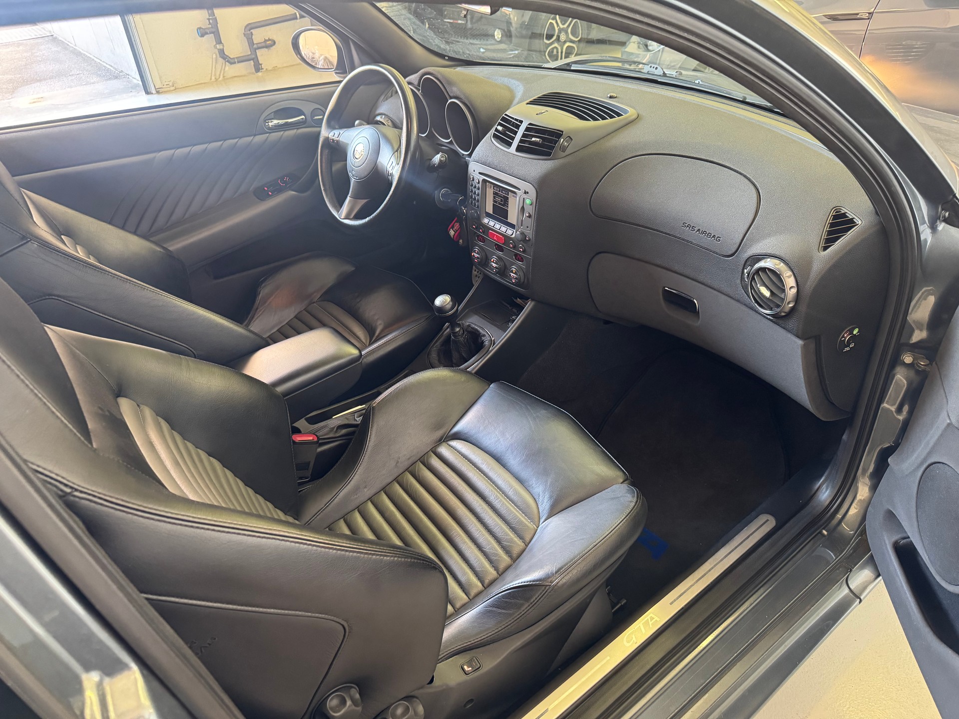 ALFA ROMEO 147 3.2 GTA-image-13