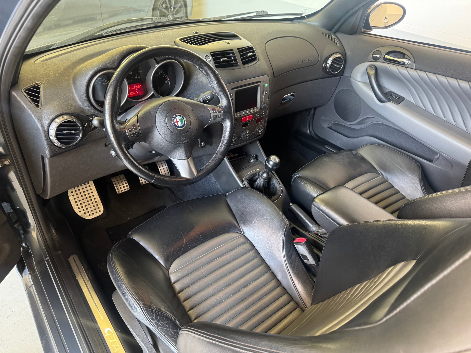 ALFA ROMEO 147 3.2 GTA-image-6