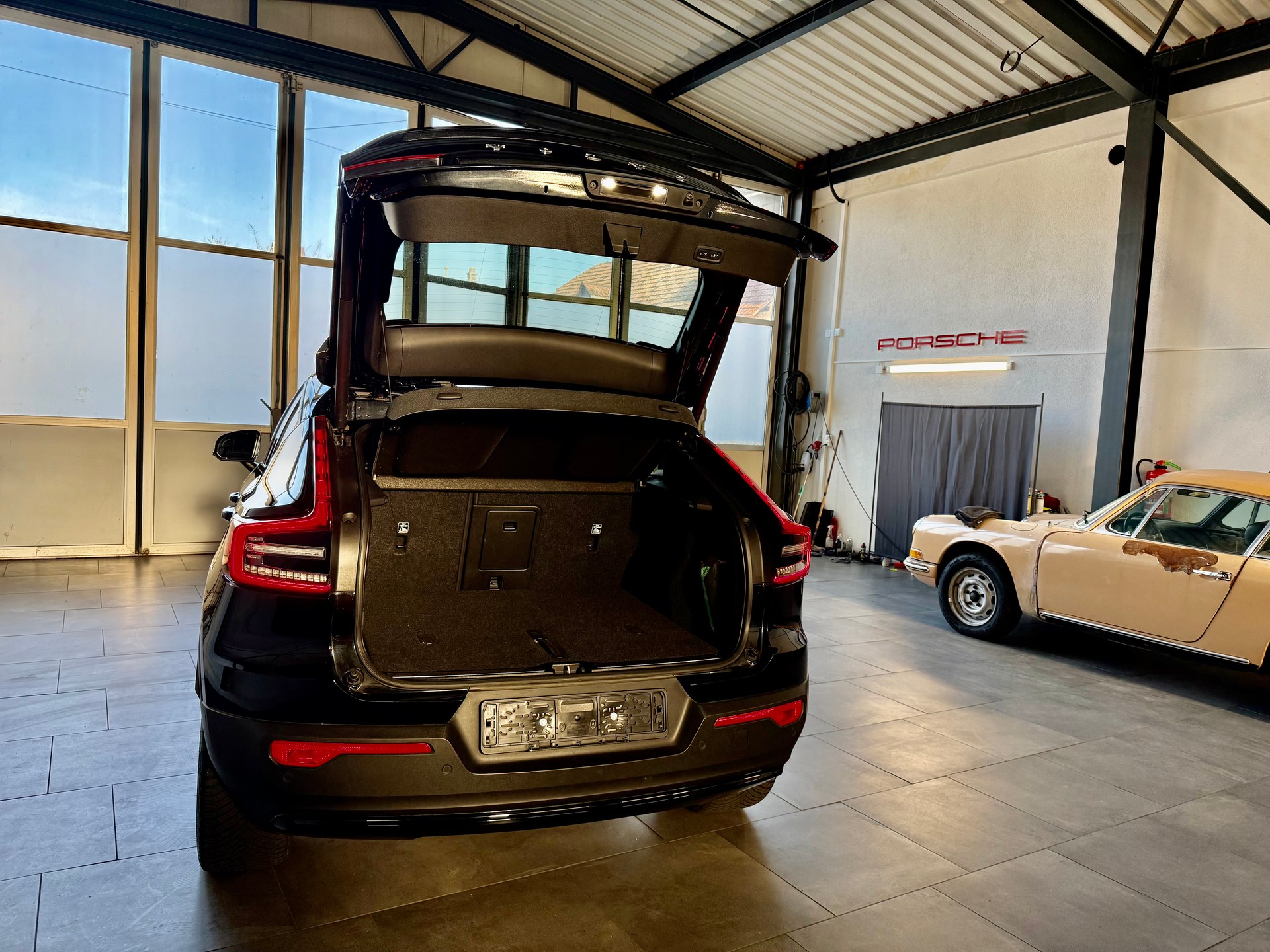 VOLVO C40 Recharge P8 Twin AWD Pure Electric Ultimate-image-4