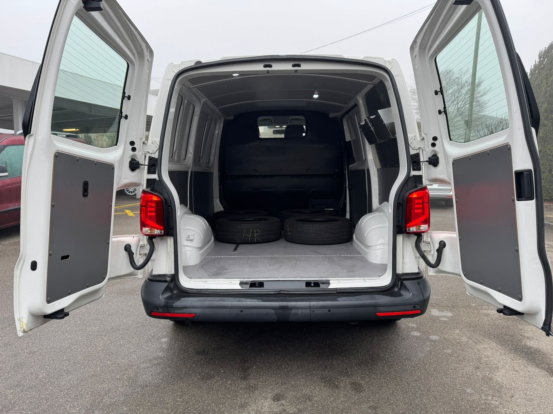 VW T6.1 2.0 TDI-image-9