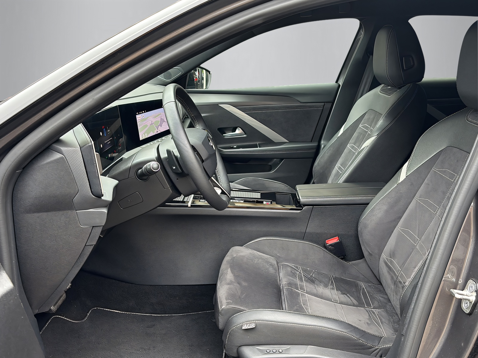 OPEL Astra L 1.6 T PHEV Swiss Plus-image-2