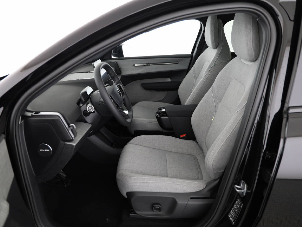 VOLVO EX 30 E60 Twin Ultra Performance AWD-image-27