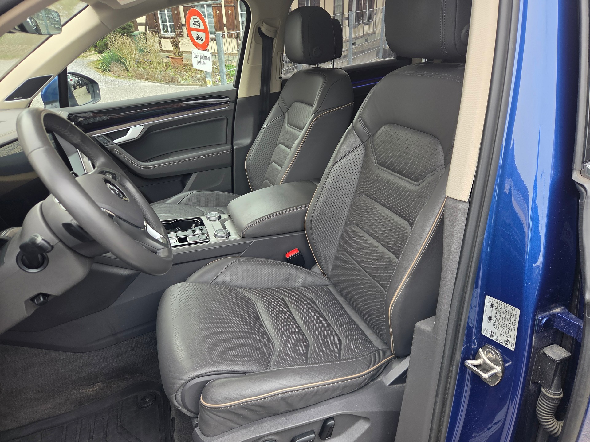VW Touareg 3.0 TDI Atmosphere Tiptronic-image-12