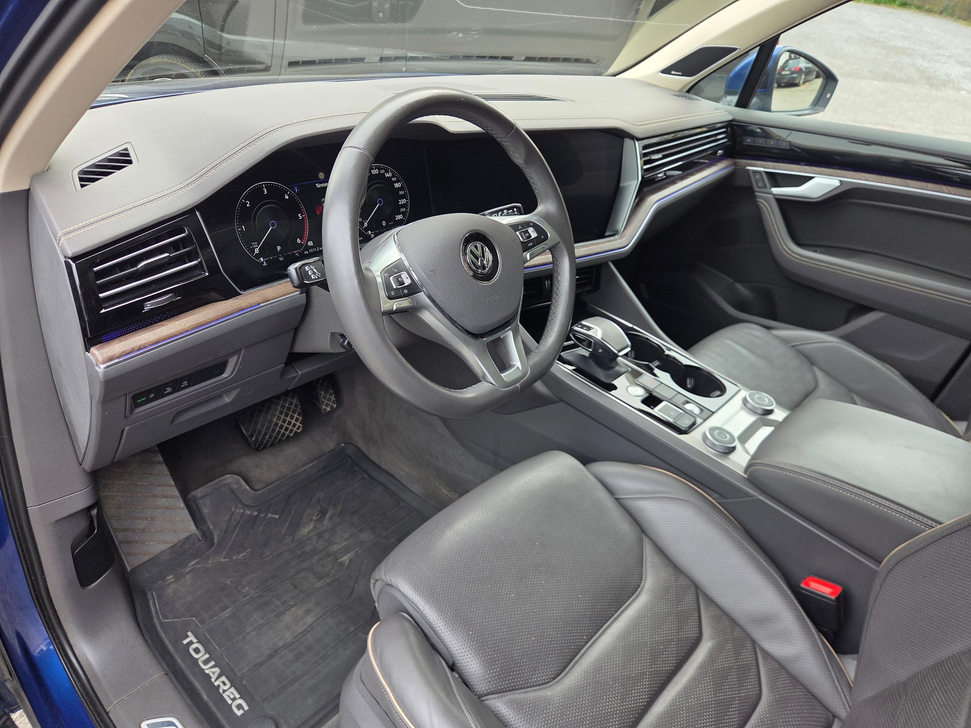 VW Touareg 3.0 TDI Atmosphere Tiptronic-image-11