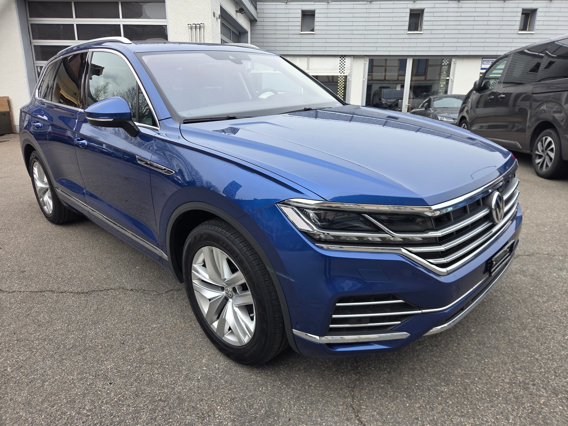 VW Touareg 3.0 TDI Atmosphere Tiptronic-image-1