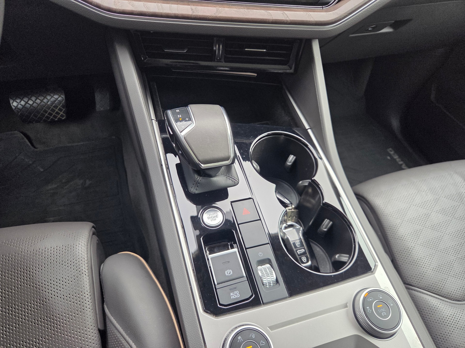 VW Touareg 3.0 TDI Atmosphere Tiptronic-image-14