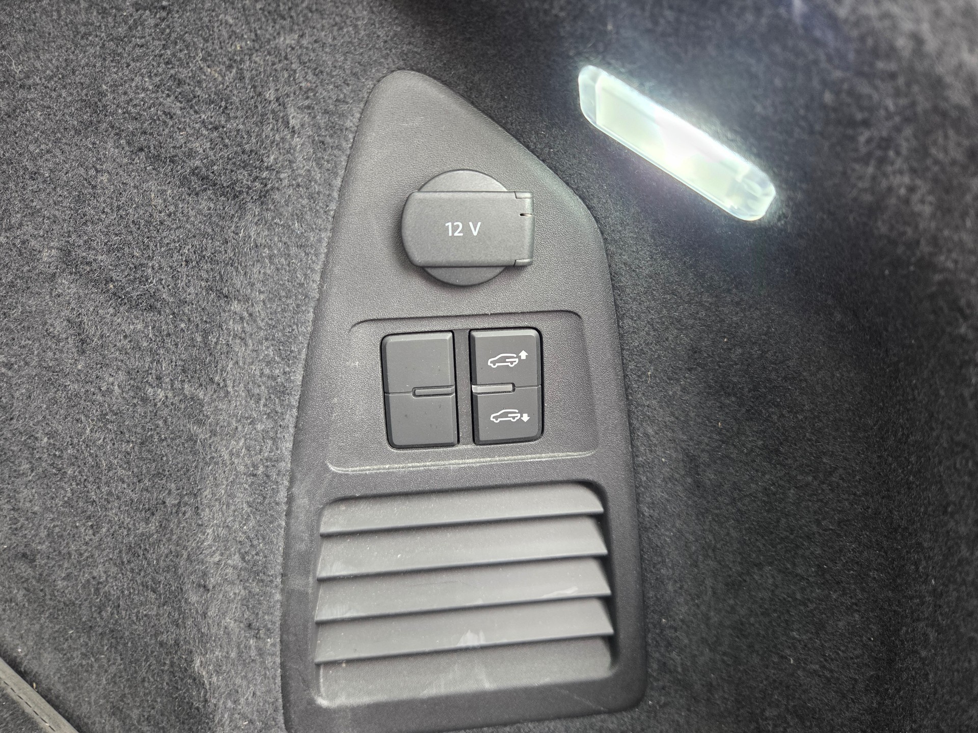 VW Touareg 3.0 TDI Atmosphere Tiptronic-image-15
