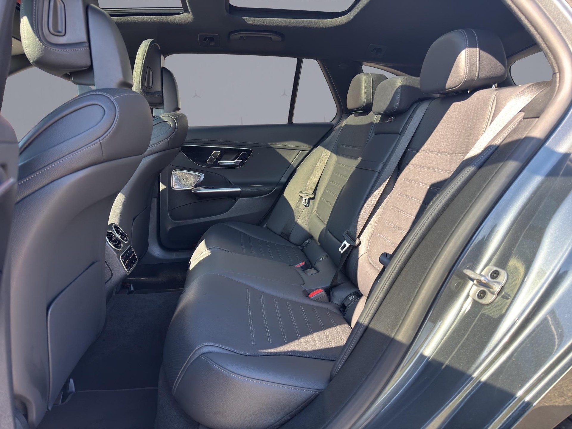 MERCEDES-BENZ C 220 d AMG Line 4matic Kombi-image-10