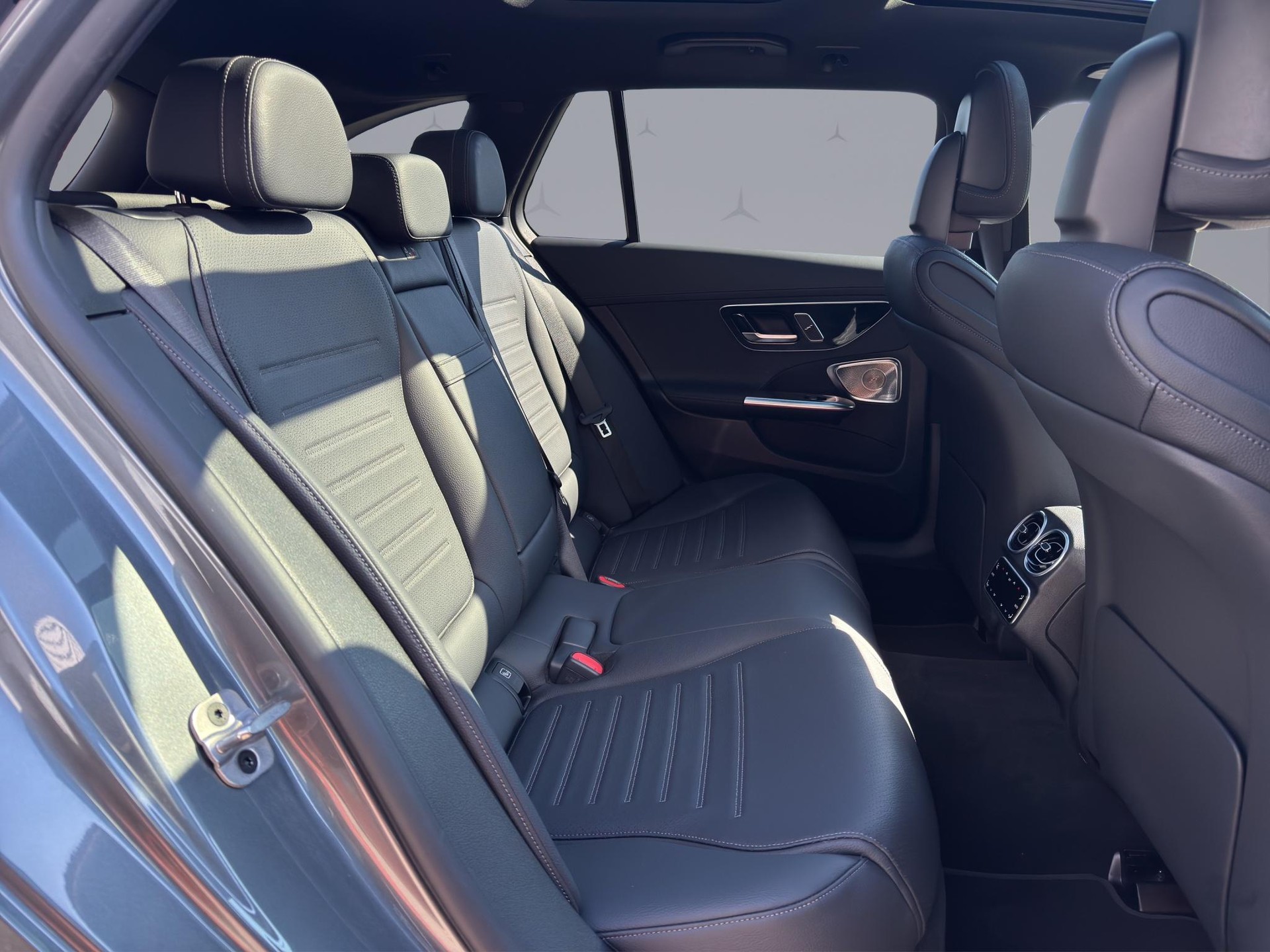 MERCEDES-BENZ C 220 d AMG Line 4matic Kombi-image-15