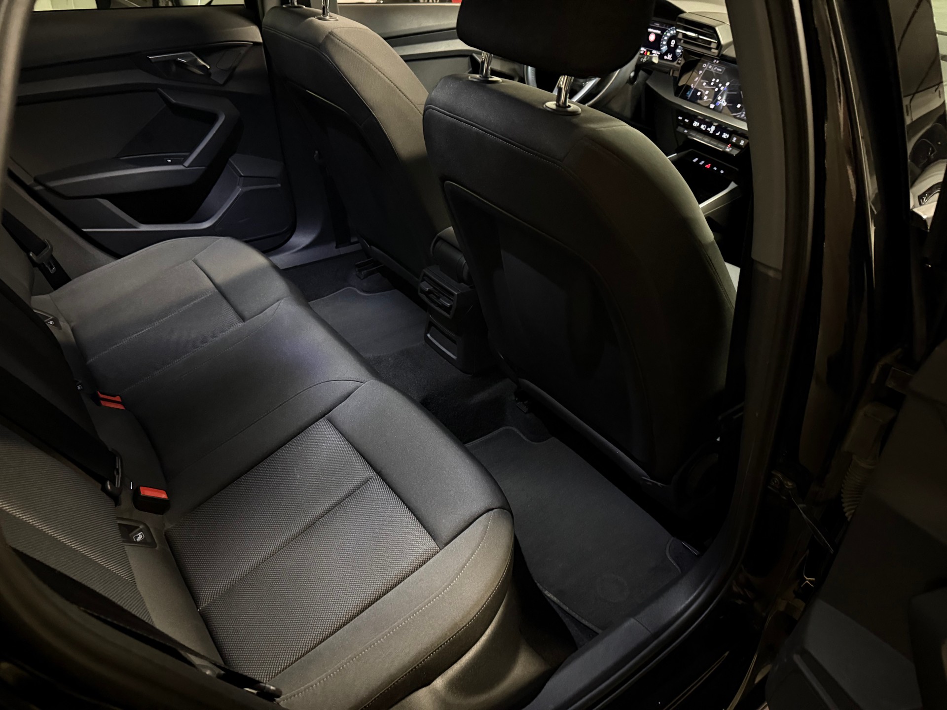 AUDI A3 Limousine 35 TFSI S-Line Attraction S-tronic-image-12