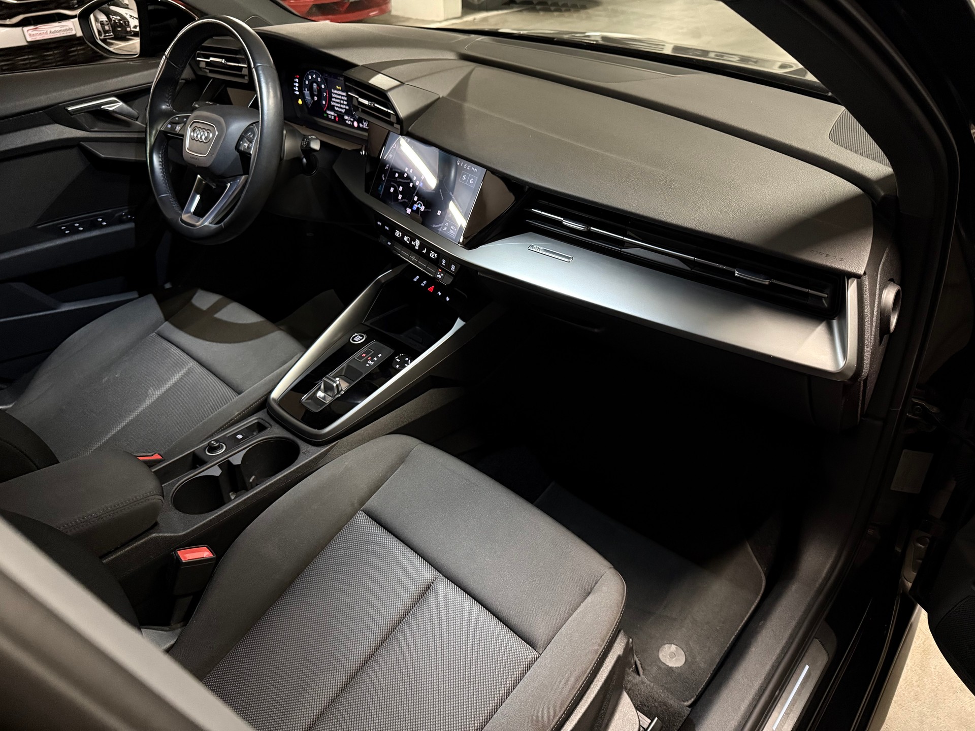 AUDI A3 Limousine 35 TFSI S-Line Attraction S-tronic-image-9