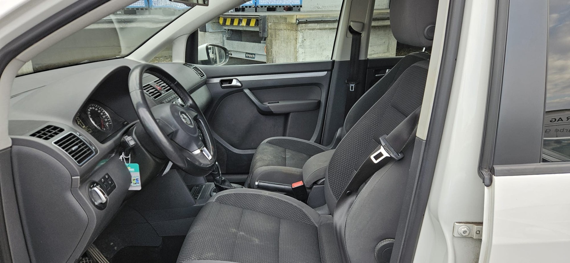 VW Touran 1.6 TDI Trendline DSG-image-8