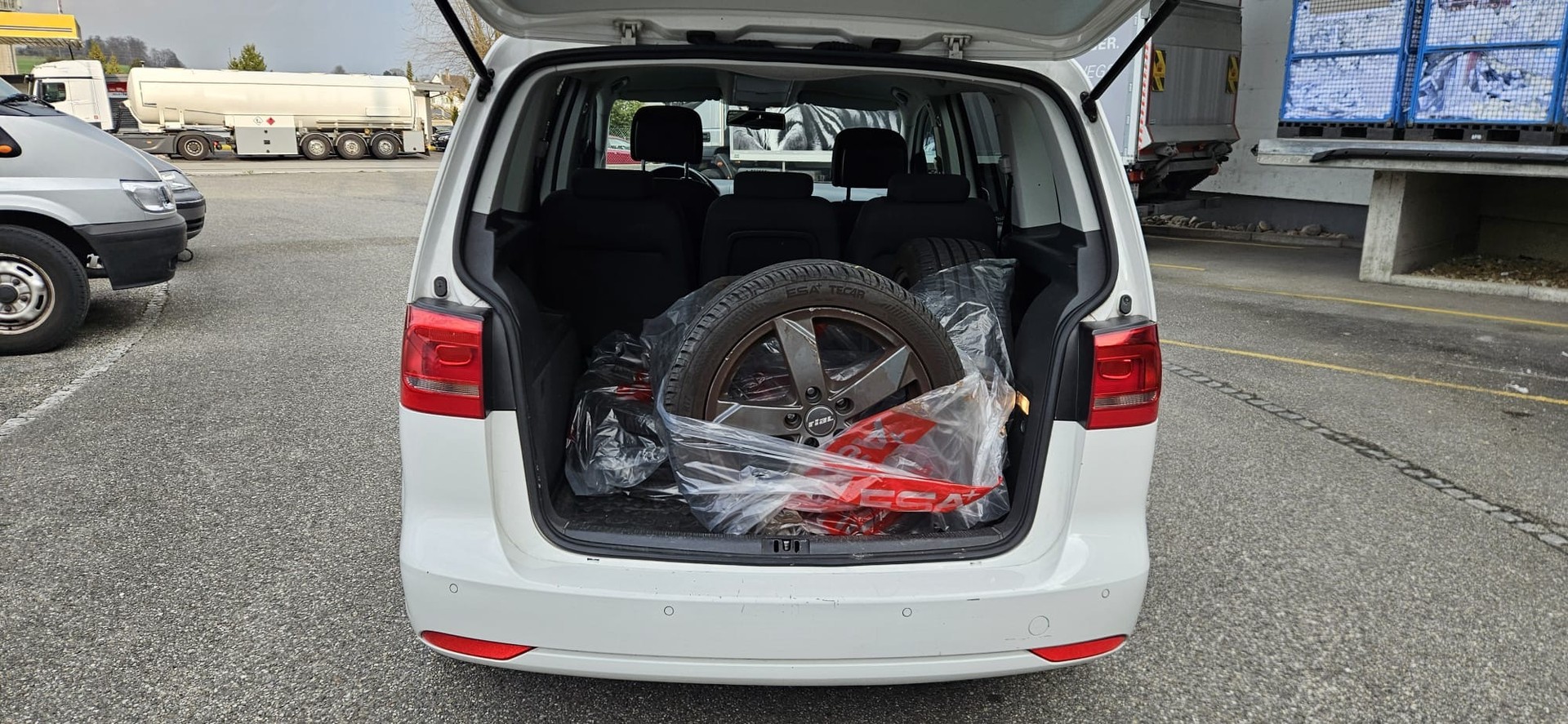 VW Touran 1.6 TDI Trendline DSG-image-3