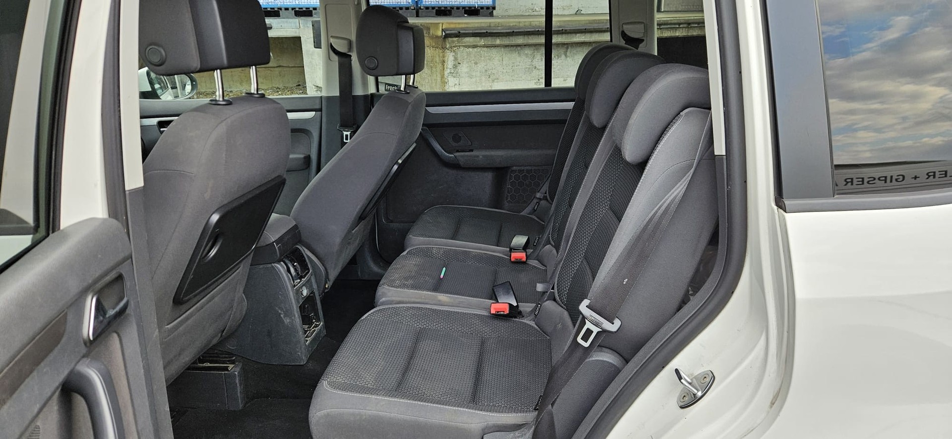 VW Touran 1.6 TDI Trendline DSG-image-6
