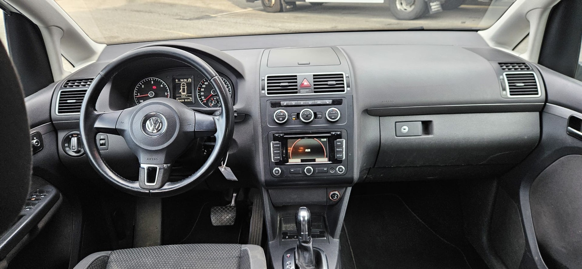 VW Touran 1.6 TDI Trendline DSG-image-1