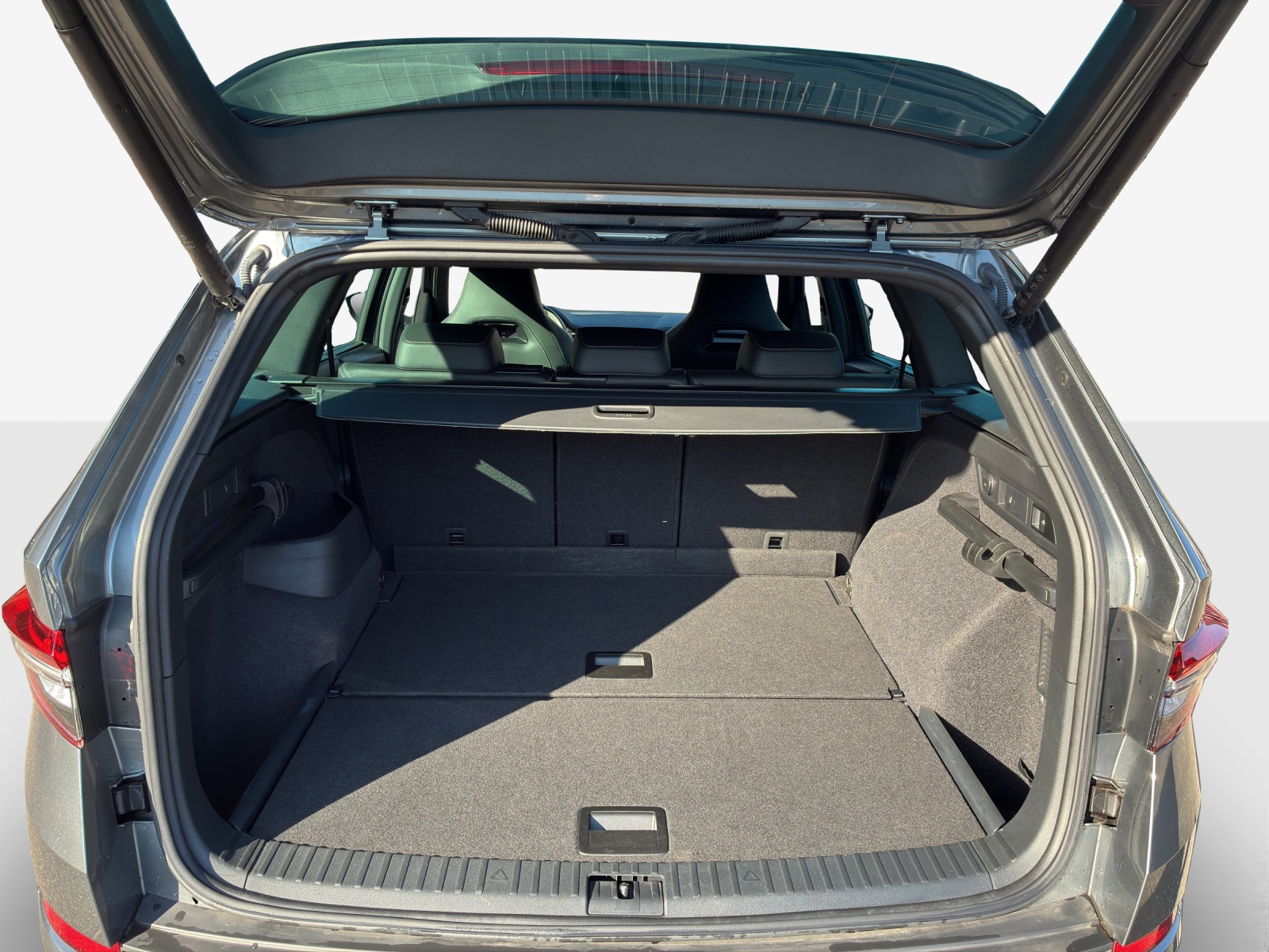 SKODA Kodiaq 2.0 TSI 4x4 SportLine-image-13