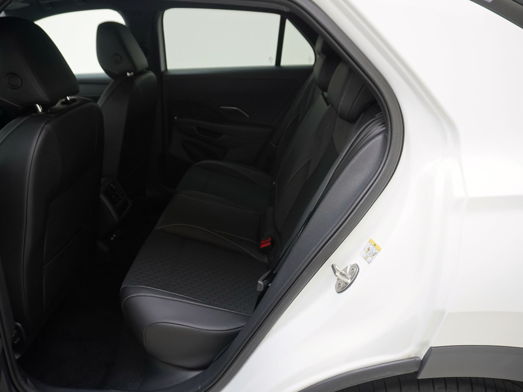 VW T-Roc 1.5 eTSI R-Line DSG-image-14