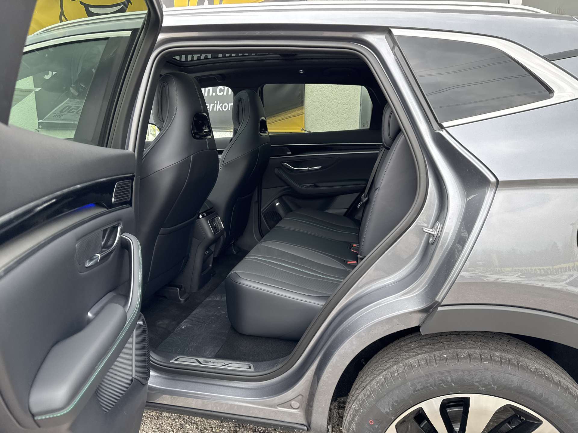 BYD Seal U DM-i PHEV Design AWD 324PS Automat-image-7