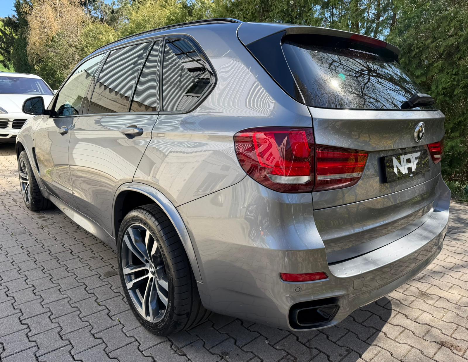 BMW X5 xDrive M50d Steptronic-image-2