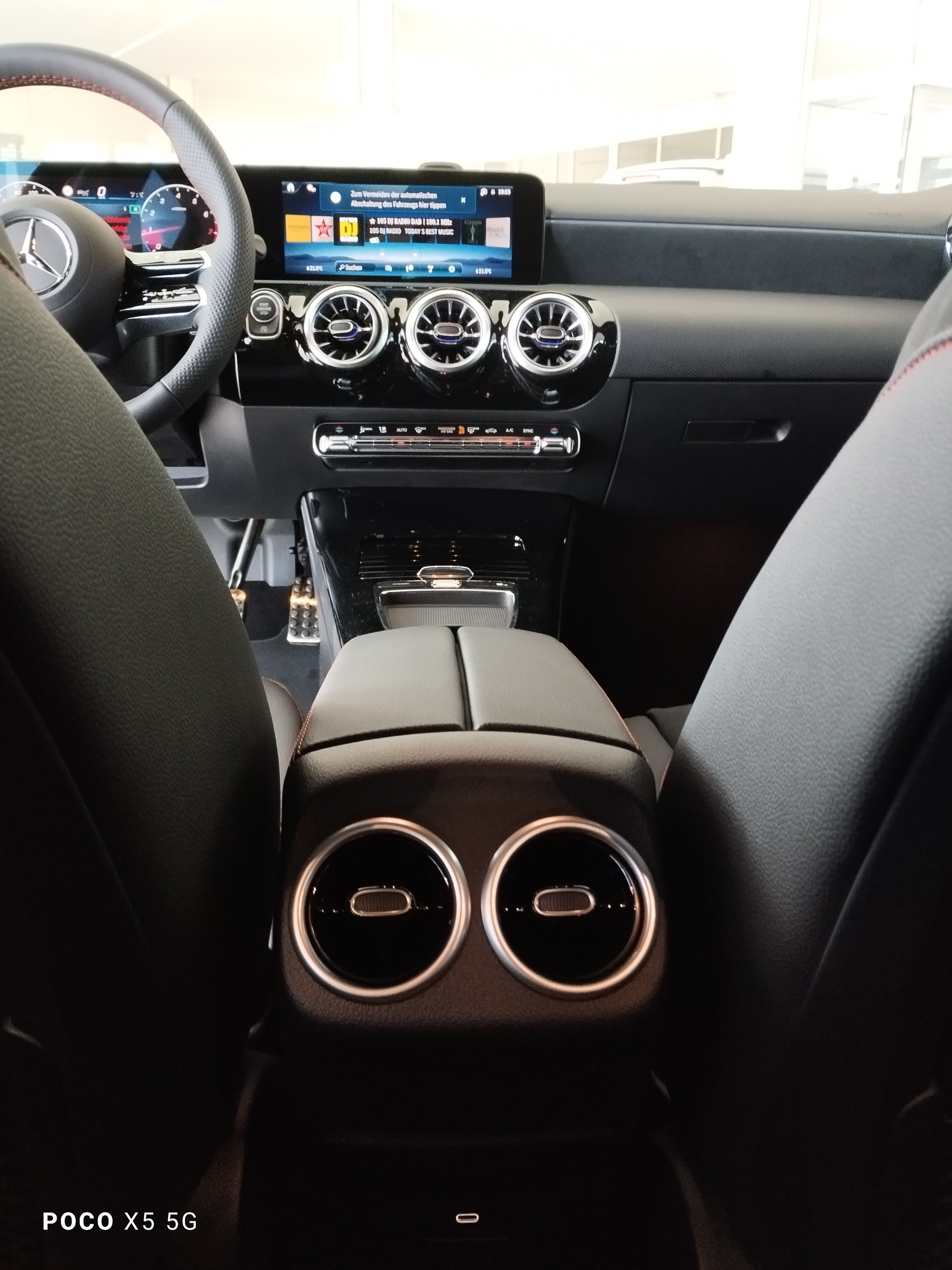 MERCEDES-BENZ A 200 Kompaktlimousine Night Star-image-12