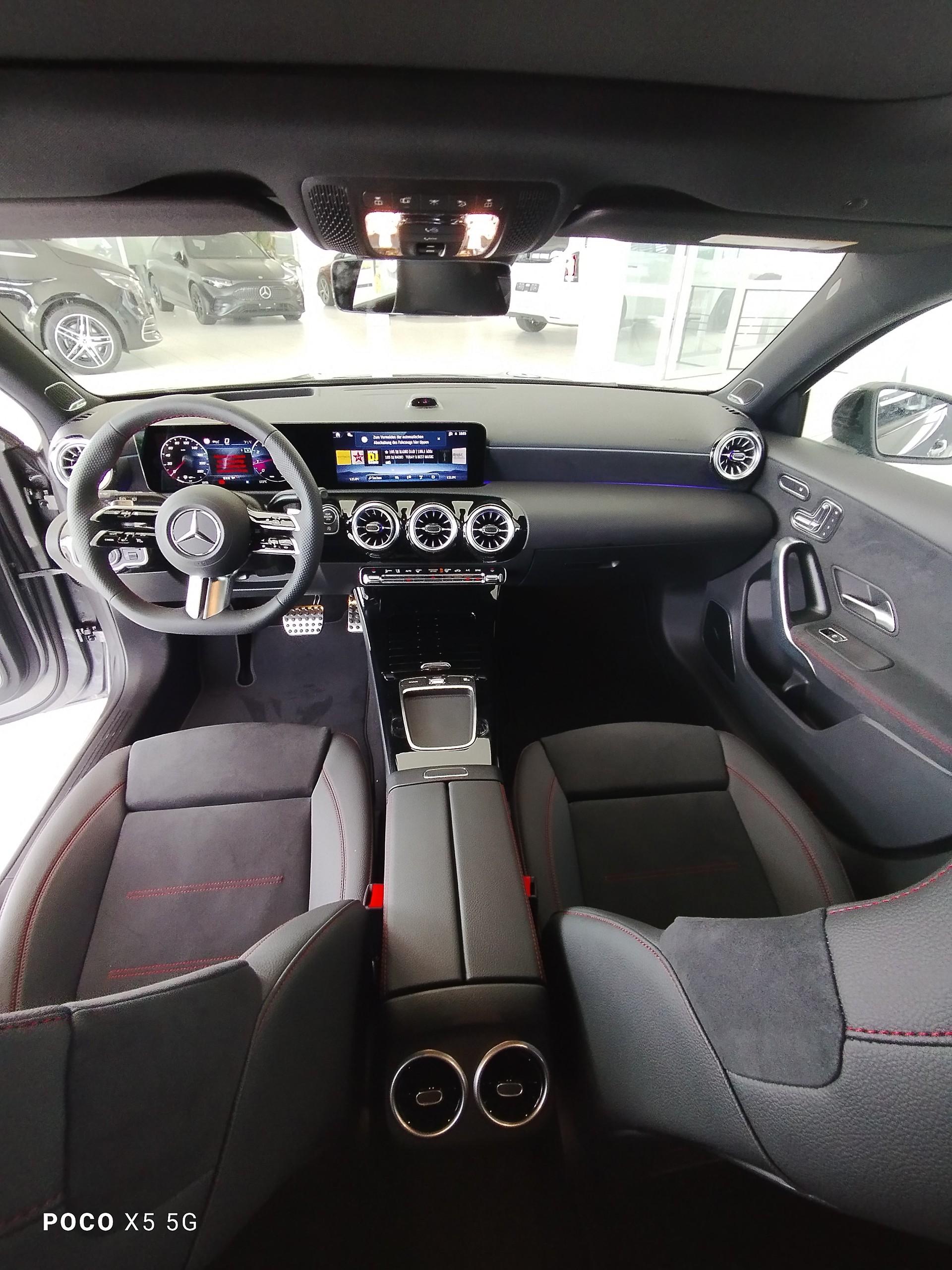 MERCEDES-BENZ A 200 Kompaktlimousine Night Star-image-9