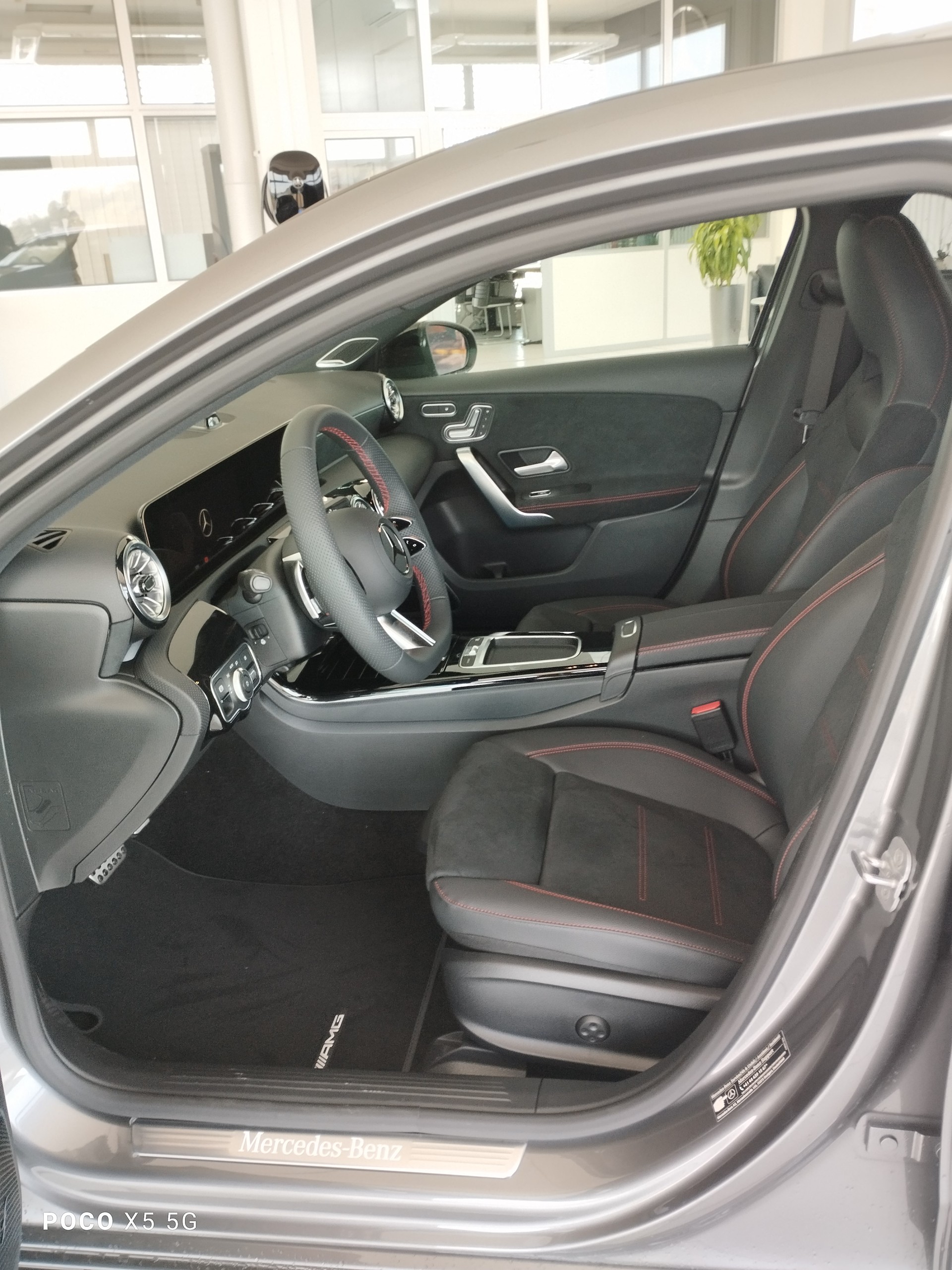 MERCEDES-BENZ A 200 Kompaktlimousine Night Star-image-5