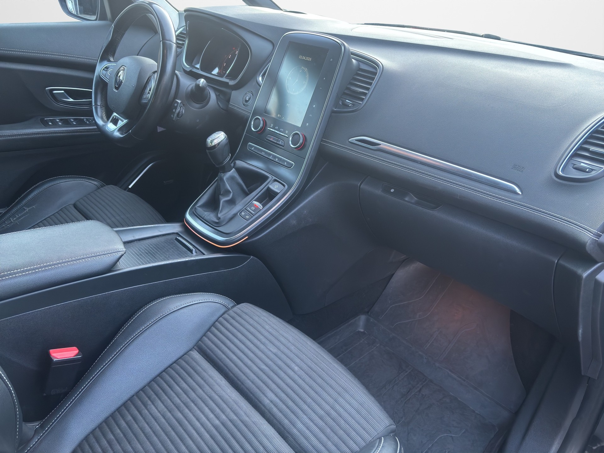 RENAULT Scénic 1.3 16V Turbo Intens-image-13