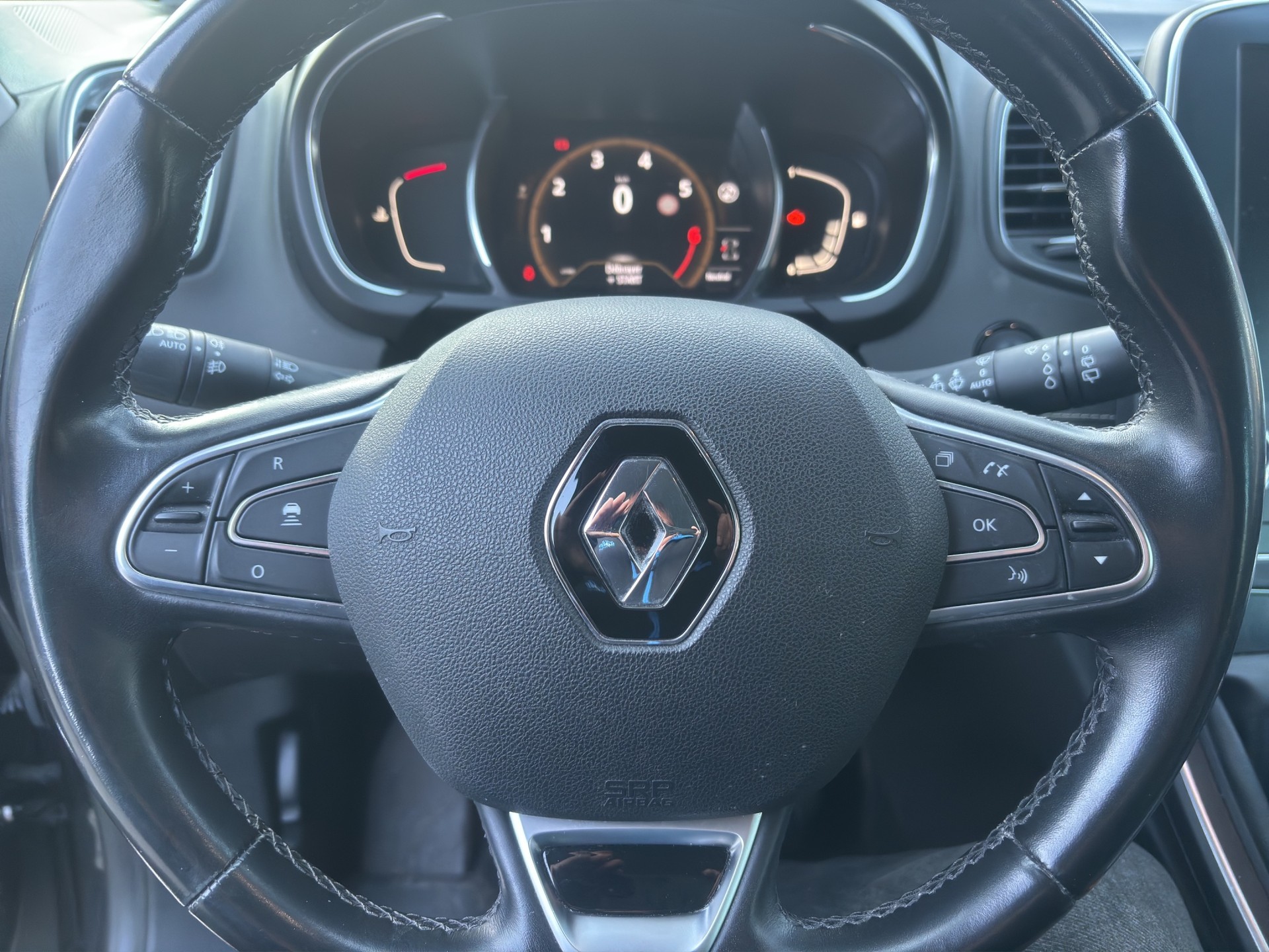 RENAULT Scénic 1.3 16V Turbo Intens-image-9