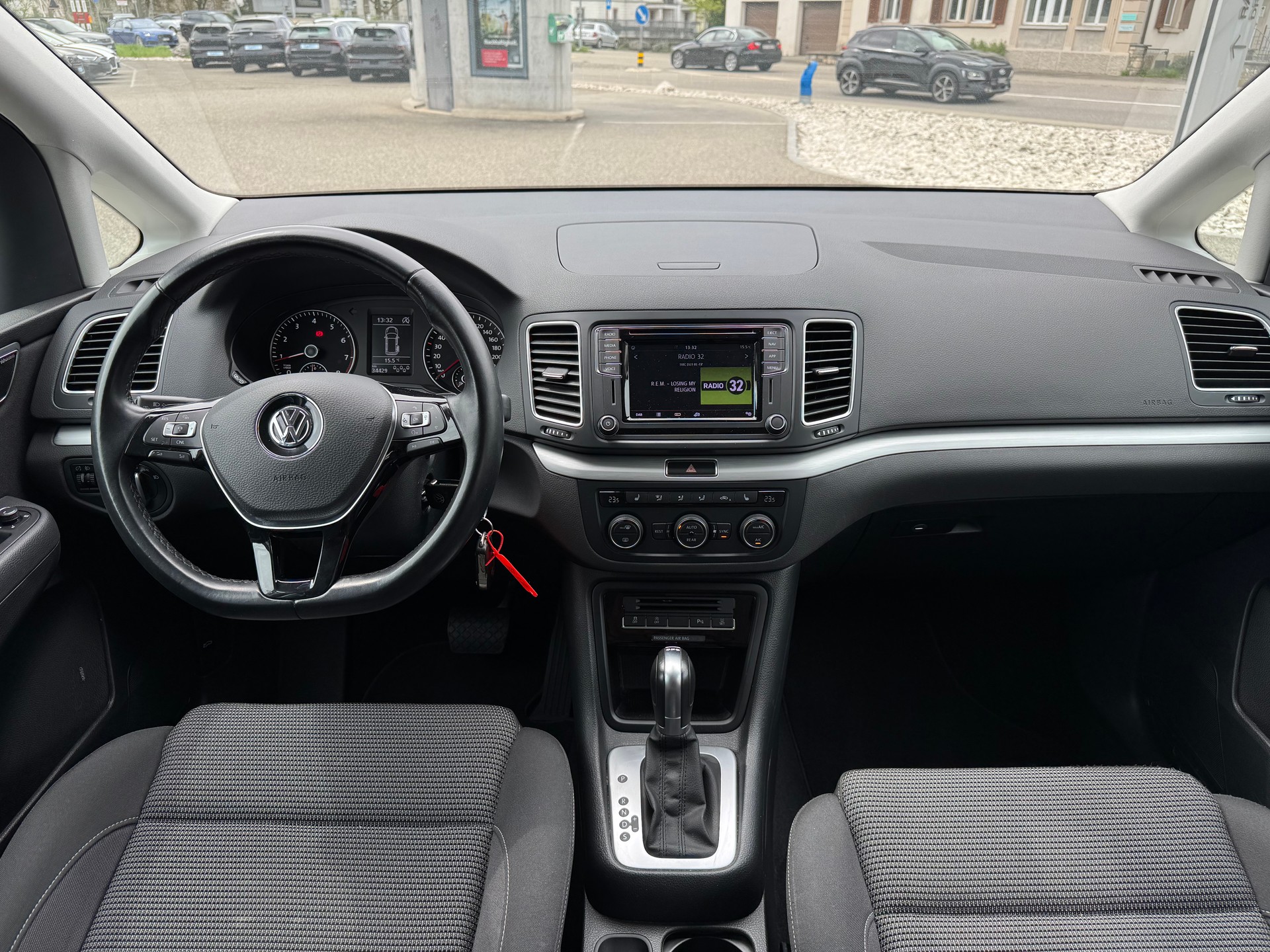 VW Sharan 1.4 TSI BlMT Comfortline DSG 7 Plätzer-image-12