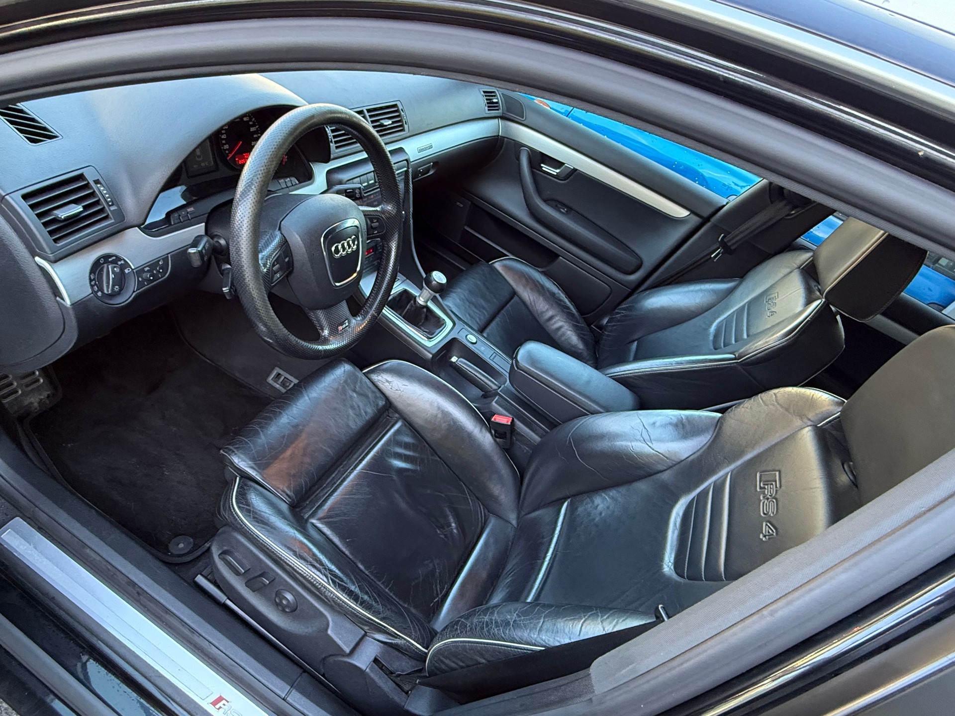 AUDI RS4 Avant 4.2 V8 quattro-image-7