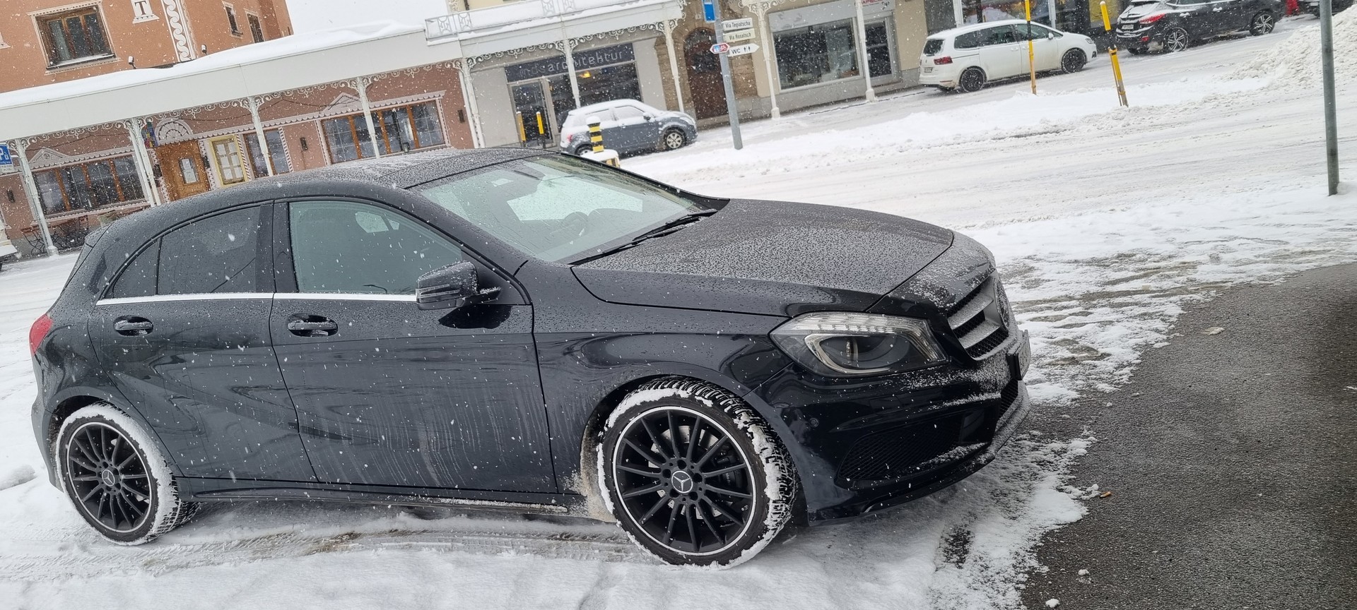 MERCEDES-BENZ A 250 AMG Line 4Matic 7G-DCT-image-2