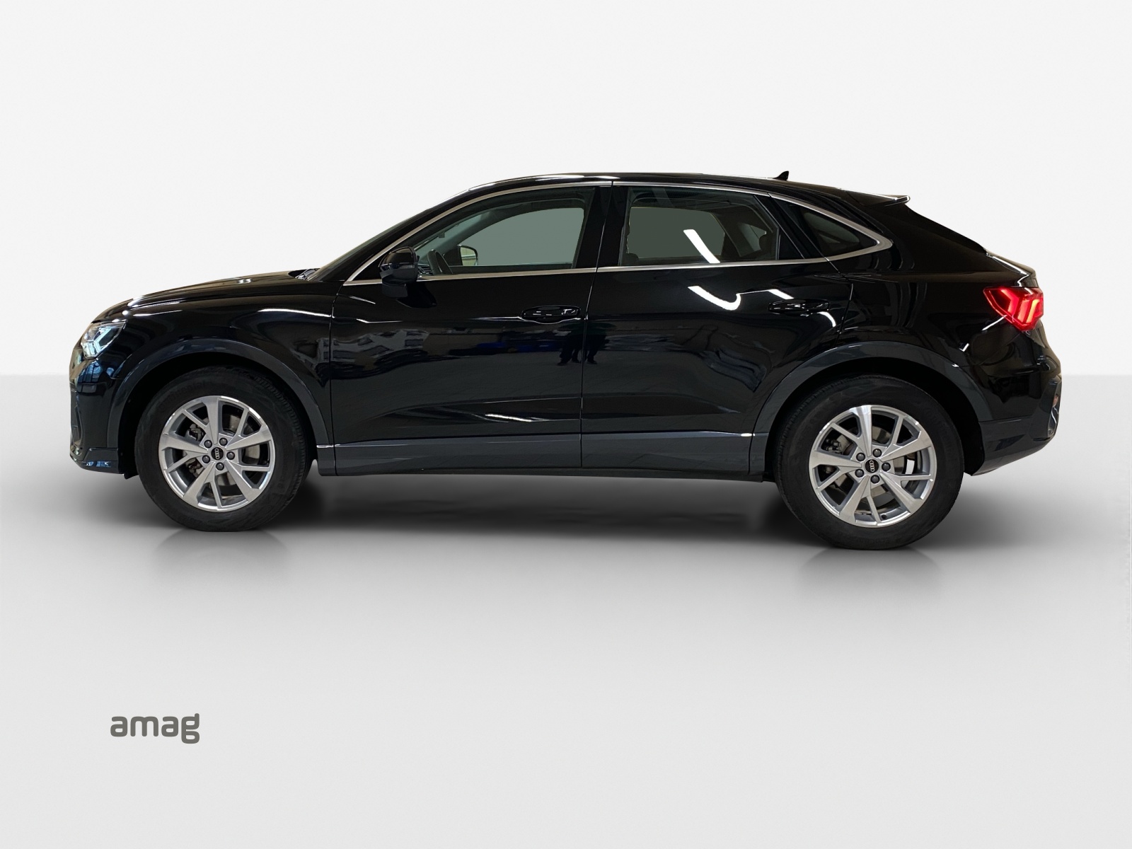 AUDI Q3 Sportback 35 TFSI Attraction S-tronic-image-0