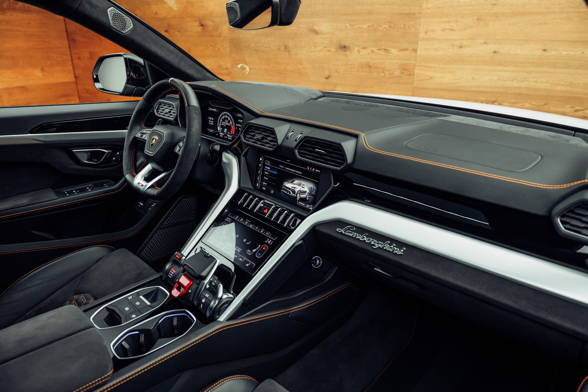 LAMBORGHINI Urus E-Gear Bianco Icarus-image-5