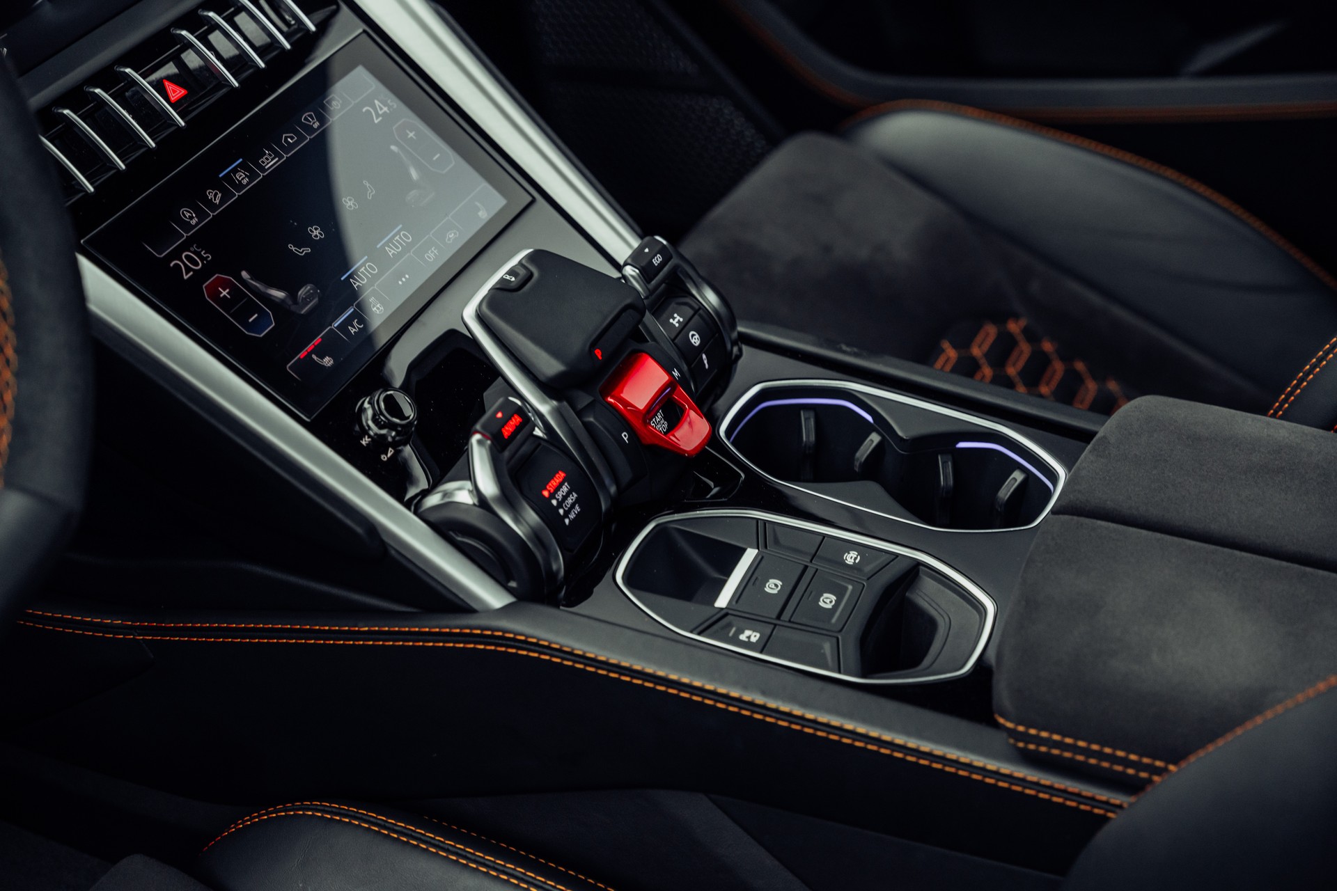 LAMBORGHINI Urus E-Gear Bianco Icarus-image-14