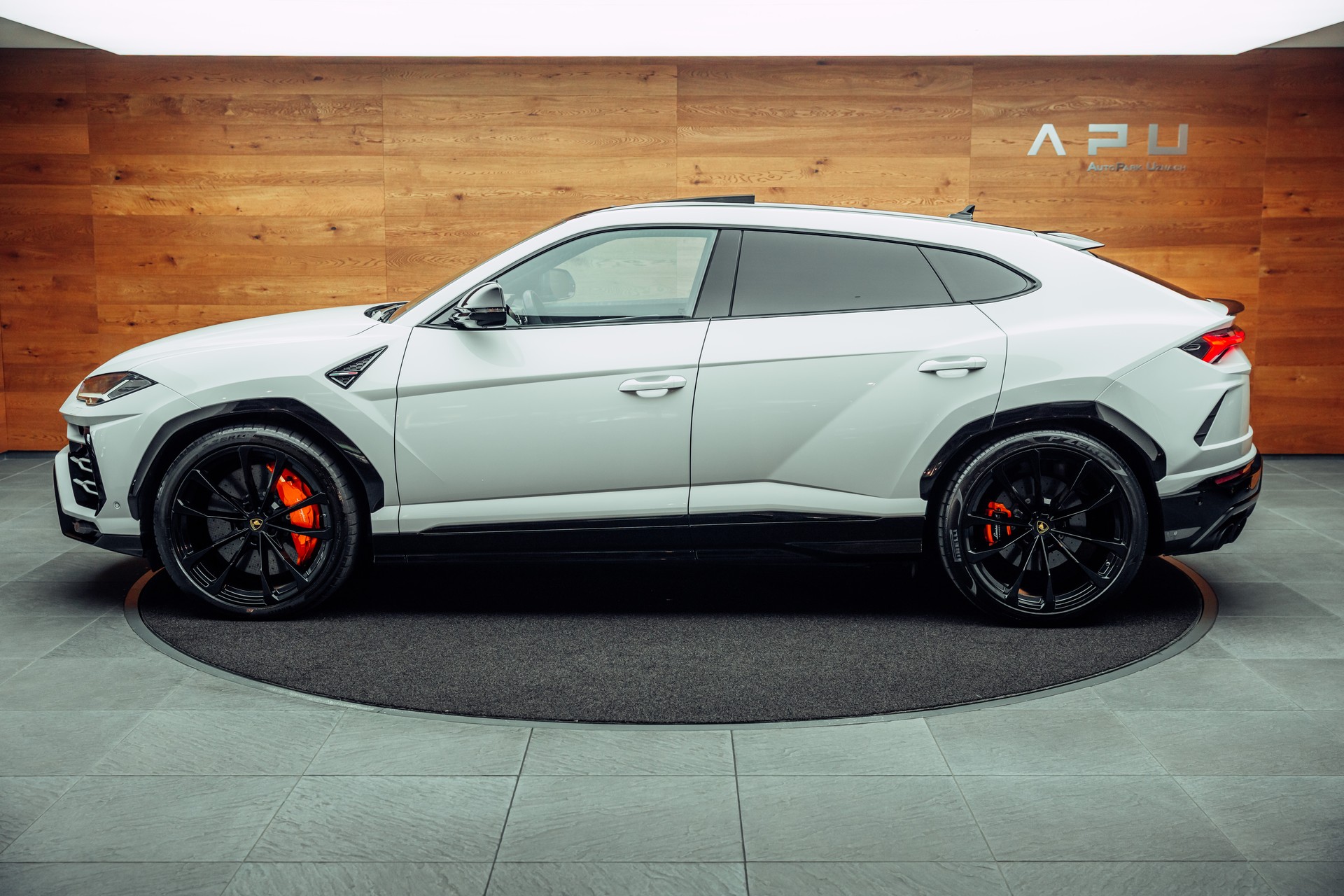 LAMBORGHINI Urus E-Gear Bianco Icarus-image-11