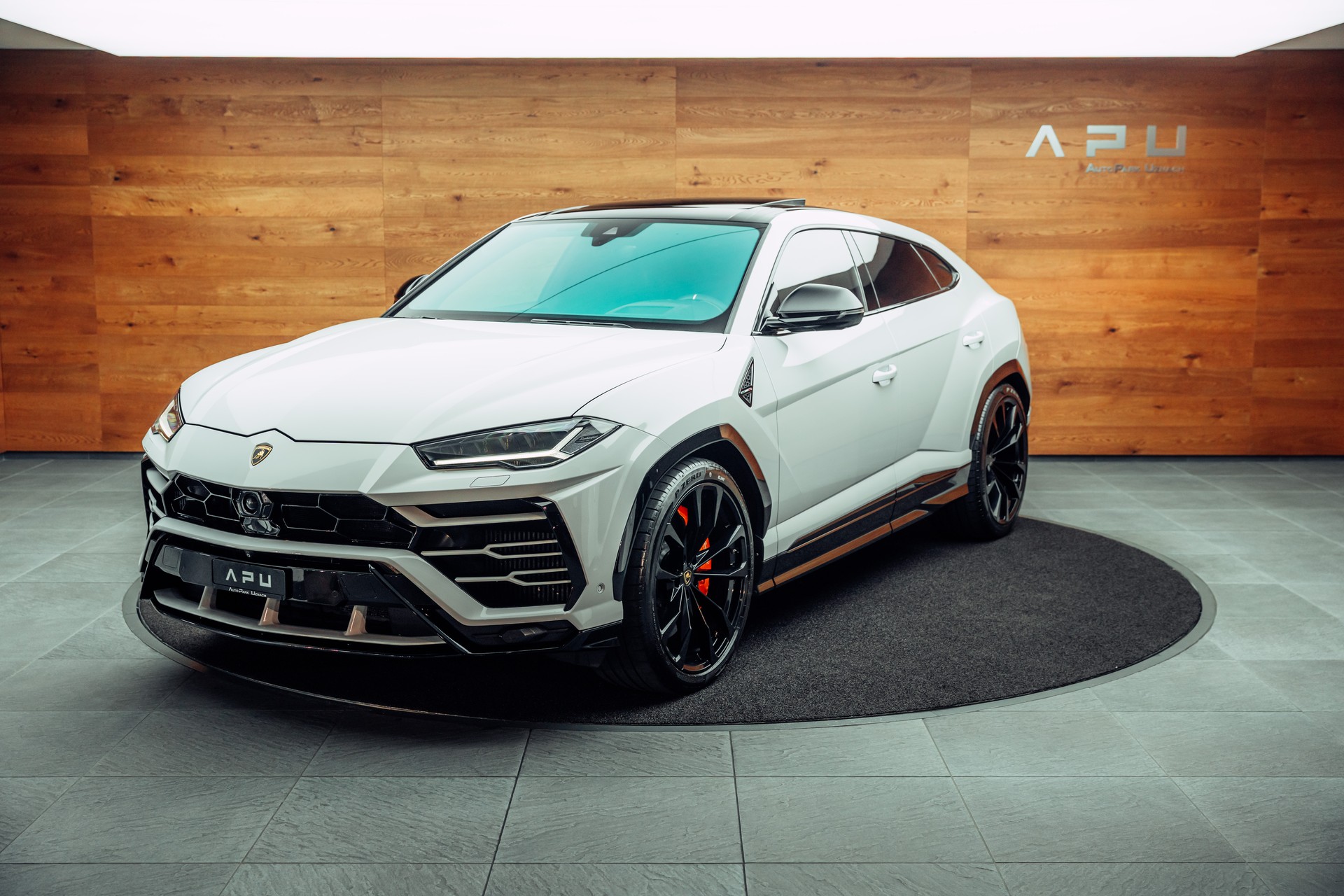 LAMBORGHINI Urus E-Gear Bianco Icarus-image-3