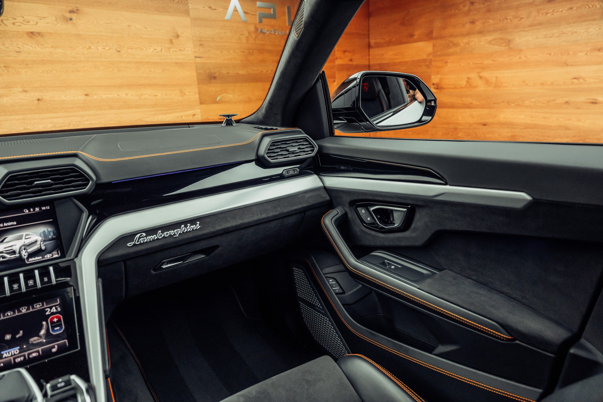 LAMBORGHINI Urus E-Gear Bianco Icarus-image-13