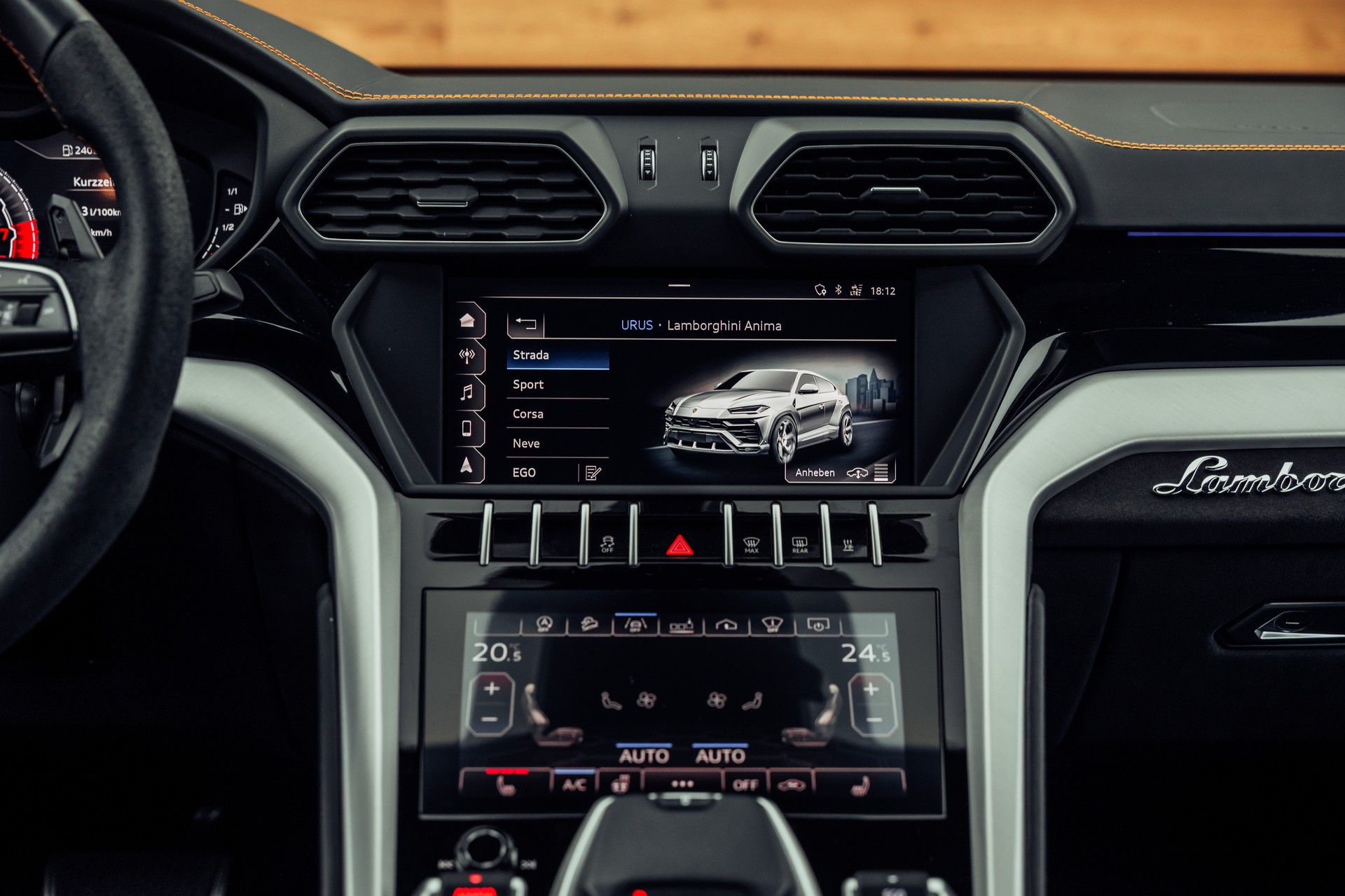 LAMBORGHINI Urus E-Gear Bianco Icarus-image-17