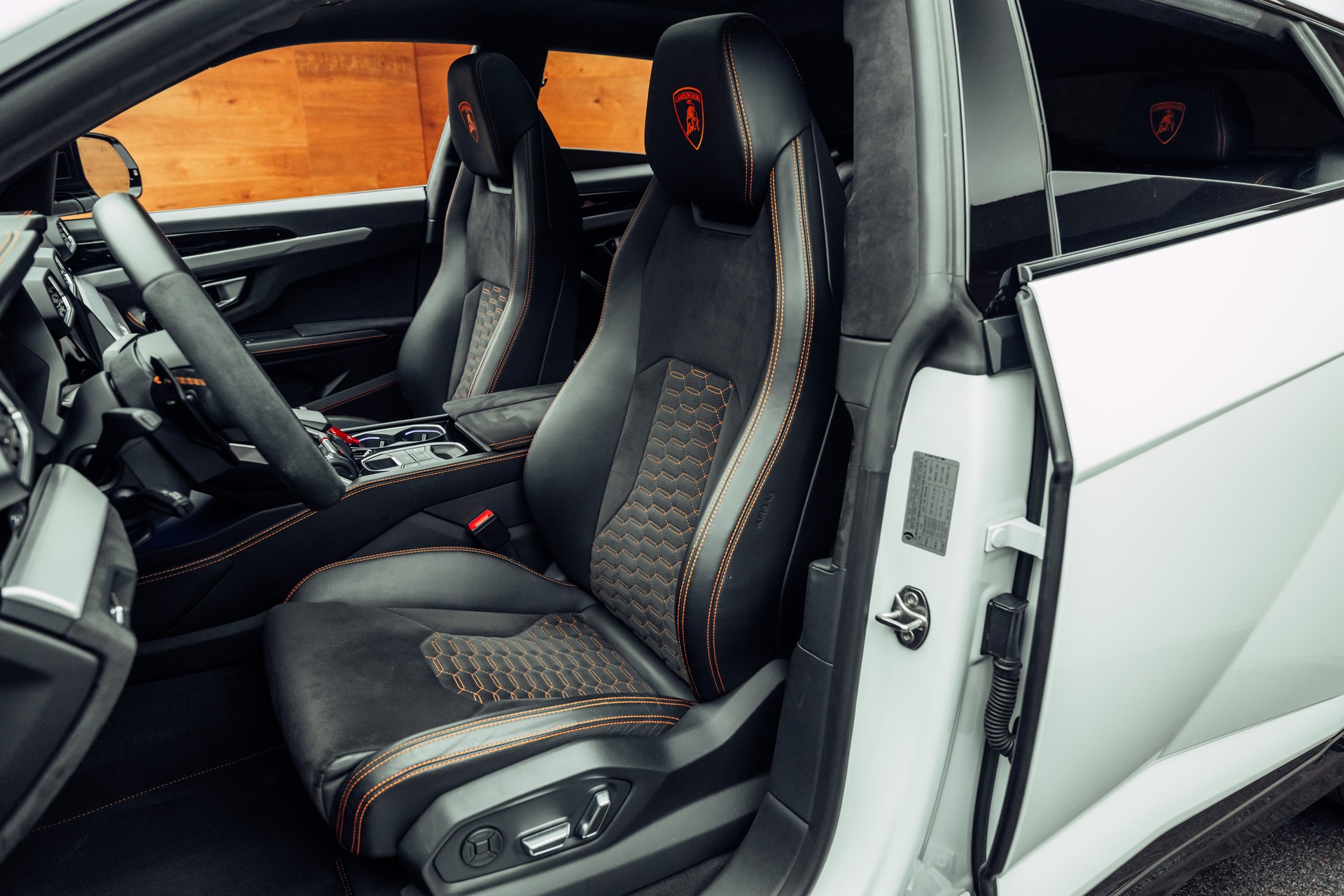 LAMBORGHINI Urus E-Gear Bianco Icarus-image-6