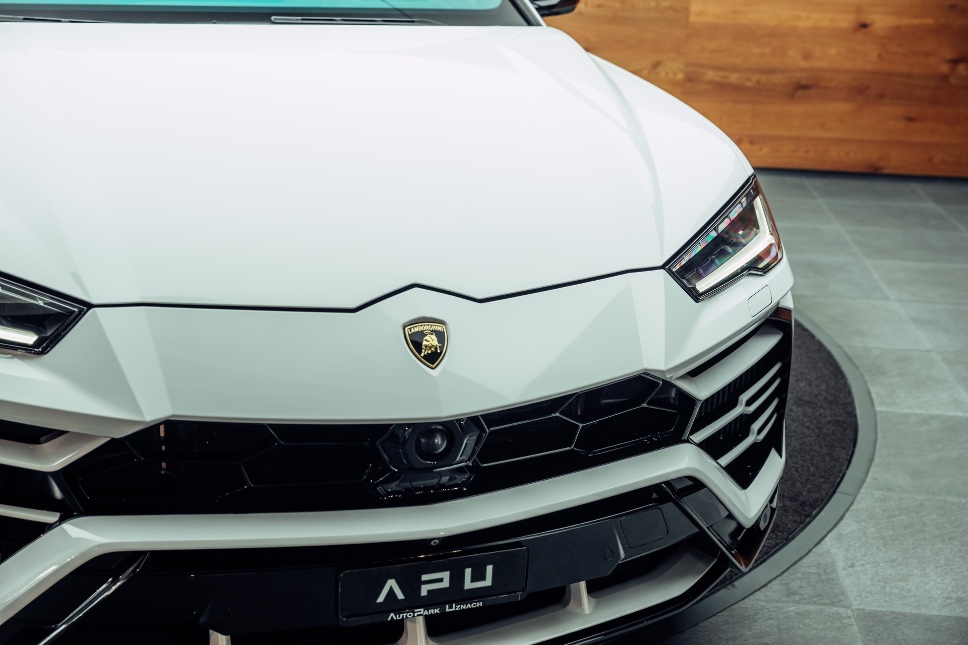 LAMBORGHINI Urus E-Gear Bianco Icarus-image-25