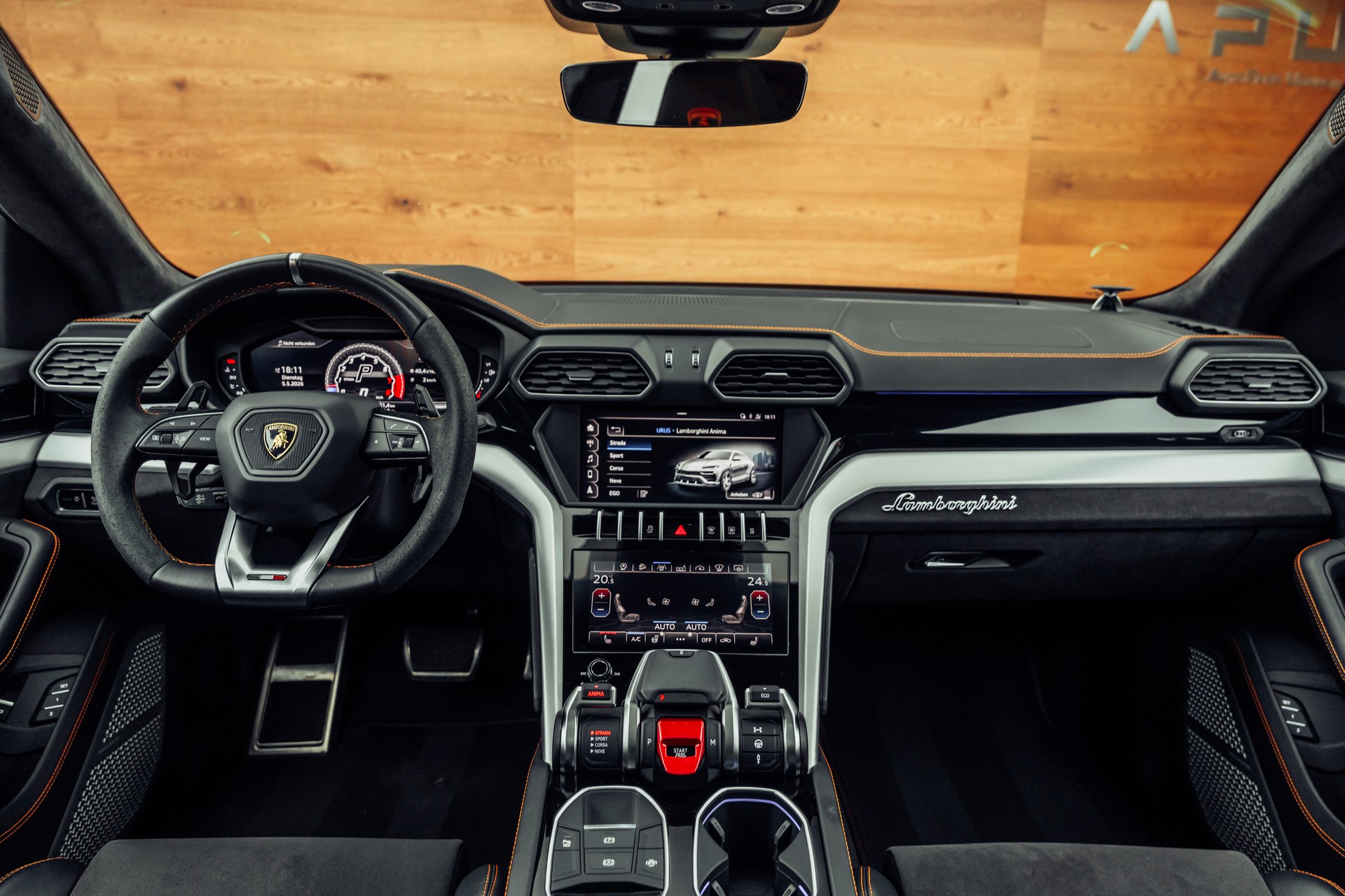 LAMBORGHINI Urus E-Gear Bianco Icarus-image-4