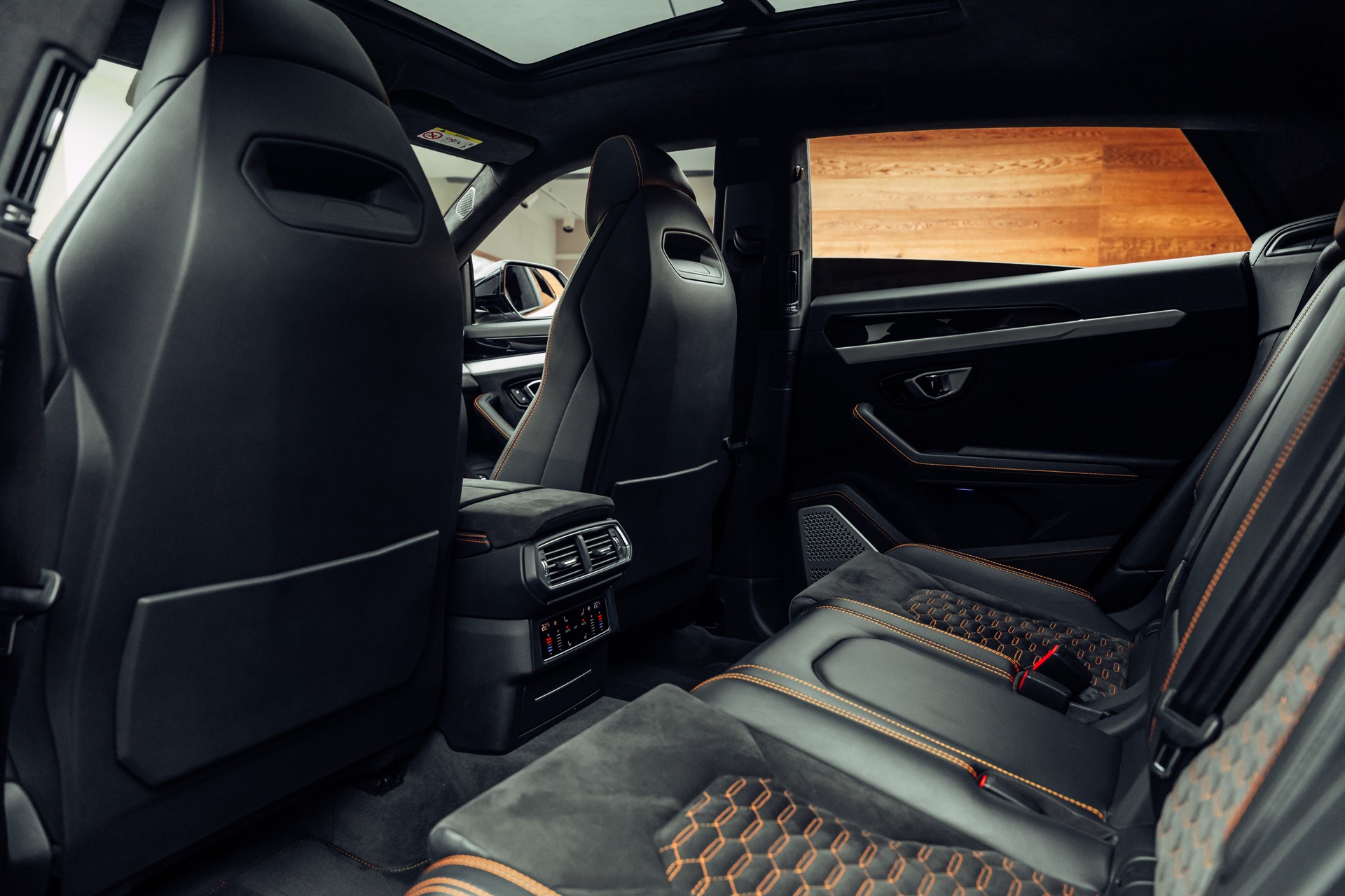 LAMBORGHINI Urus E-Gear Bianco Icarus-image-9