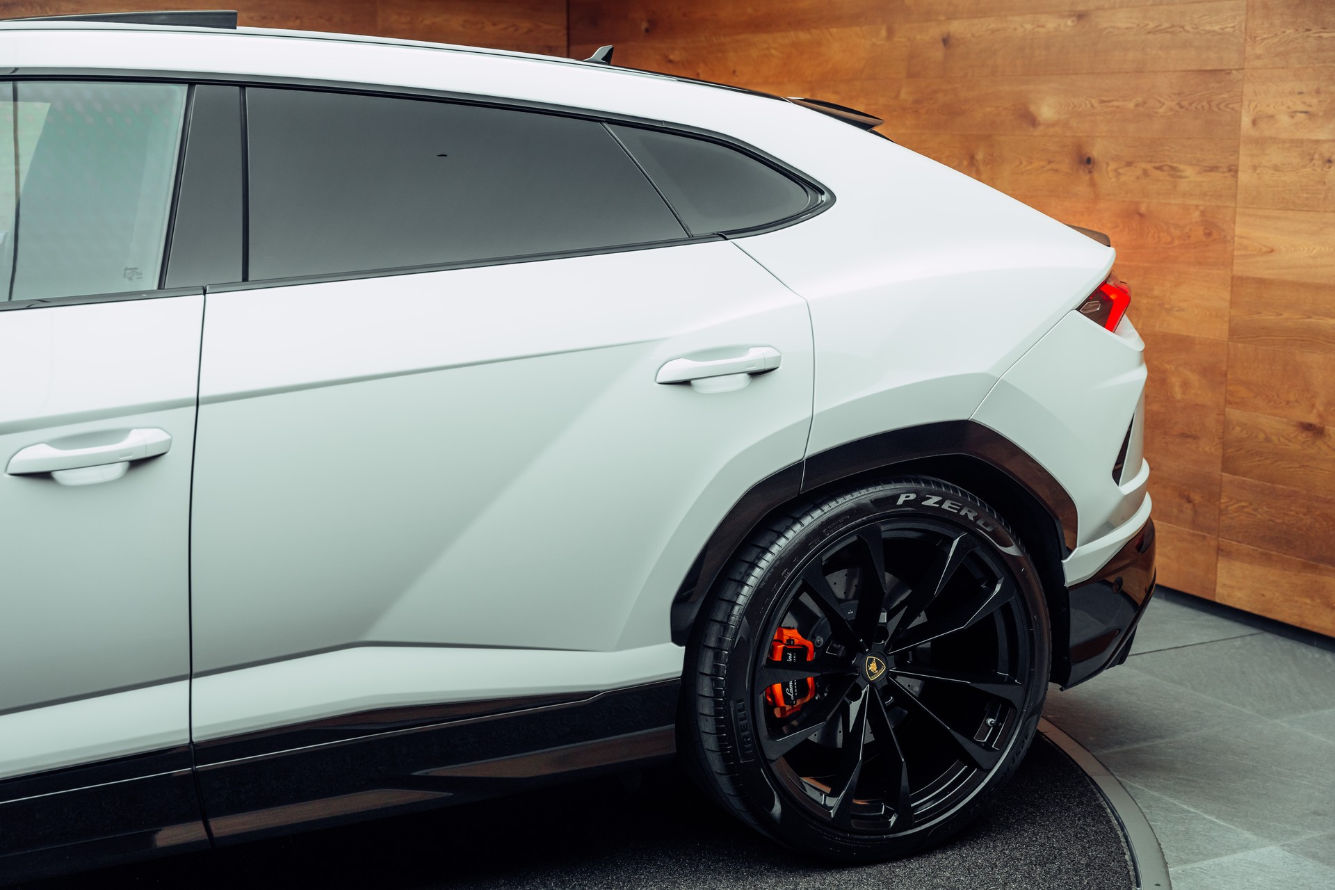 LAMBORGHINI Urus E-Gear Bianco Icarus-image-23