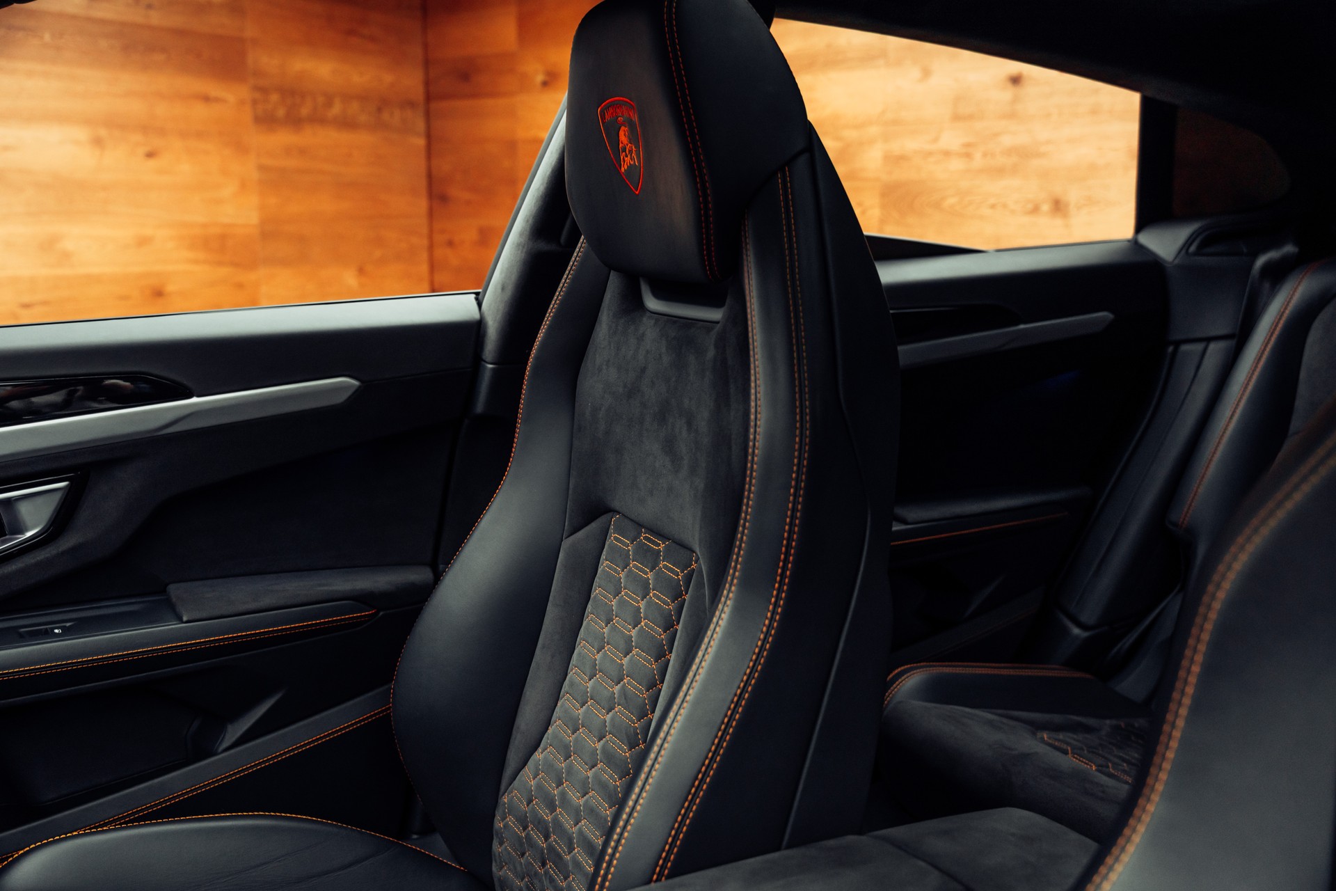 LAMBORGHINI Urus E-Gear Bianco Icarus-image-7