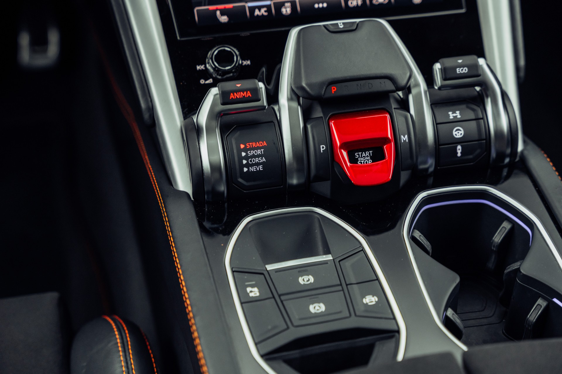 LAMBORGHINI Urus E-Gear Bianco Icarus-image-18