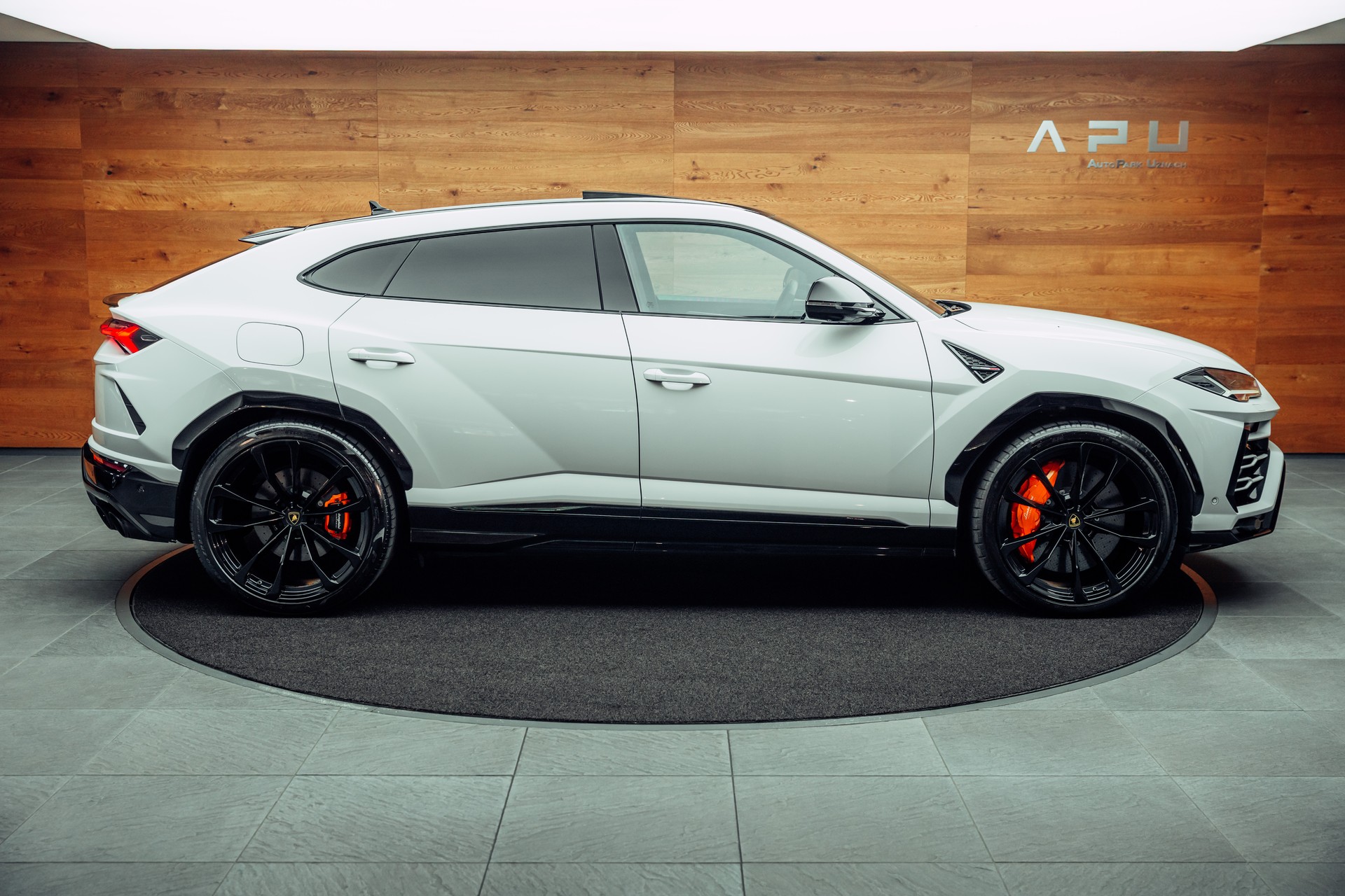 LAMBORGHINI Urus E-Gear Bianco Icarus-image-12
