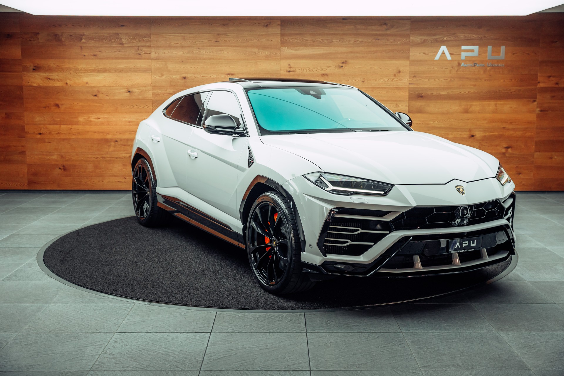 LAMBORGHINI Urus E-Gear Bianco Icarus-image-0